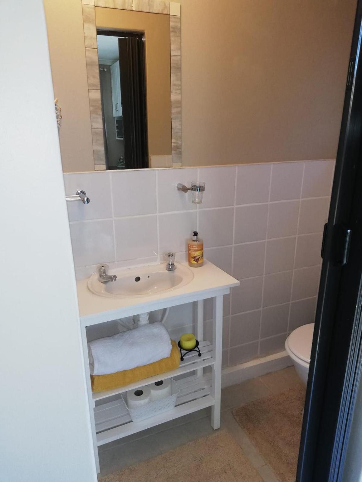 Budget Double Room photo 3