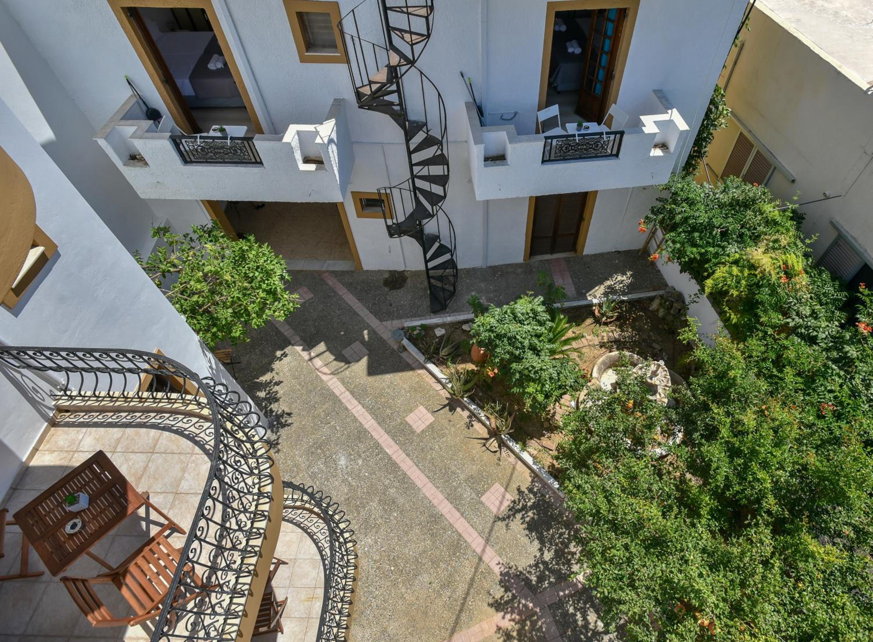 Studio with Balcony photo 2