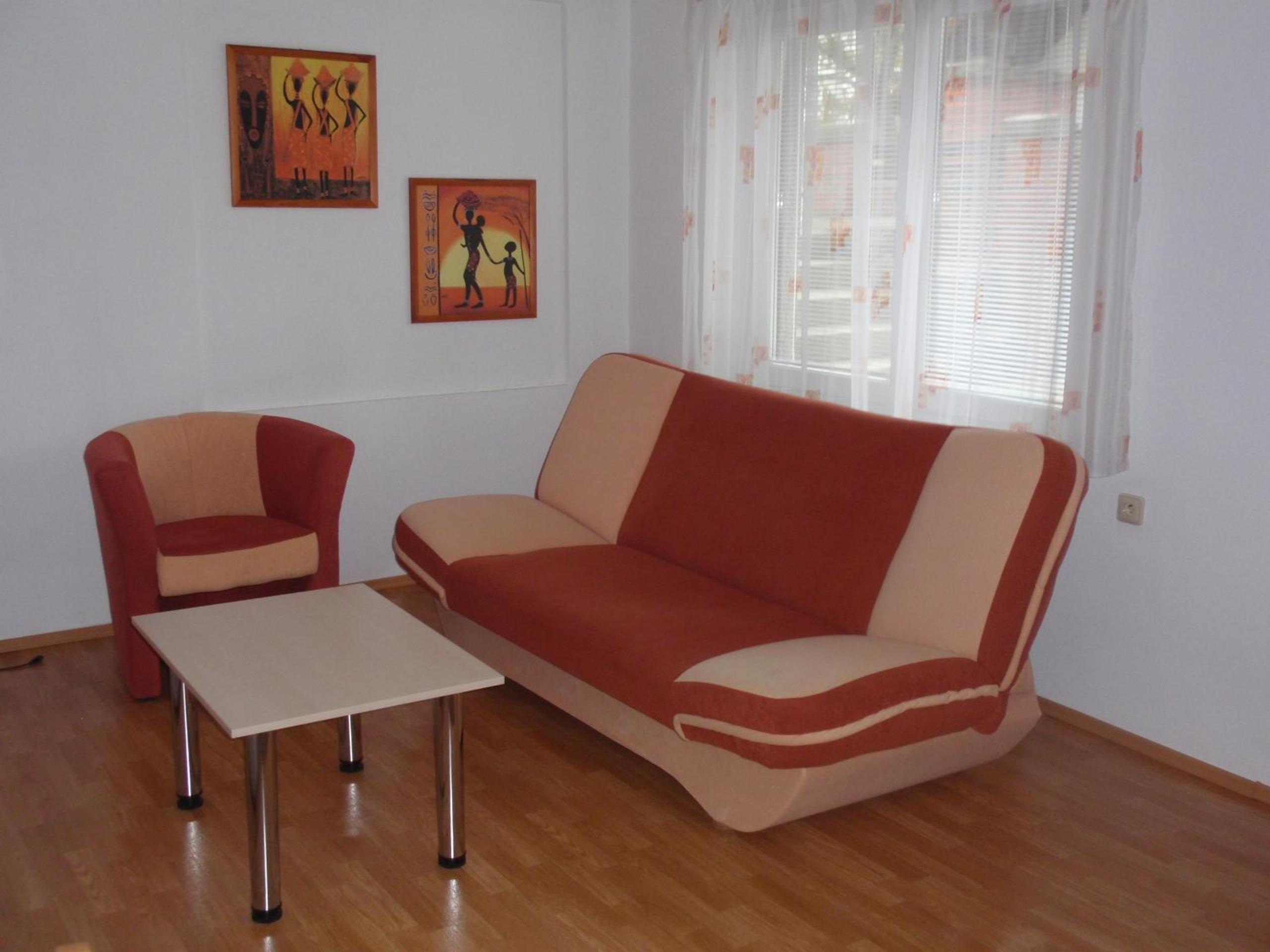 One-Bedroom Apartment photo 1