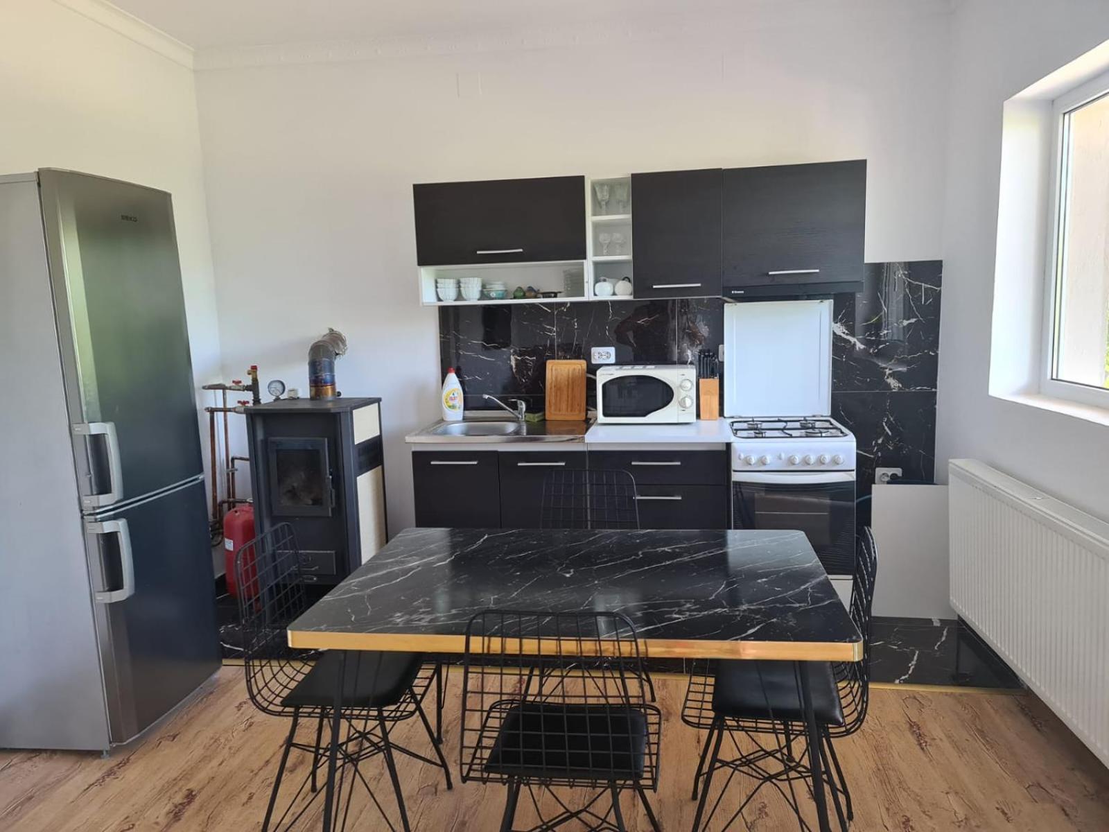 Two-Bedroom House - Photo 8