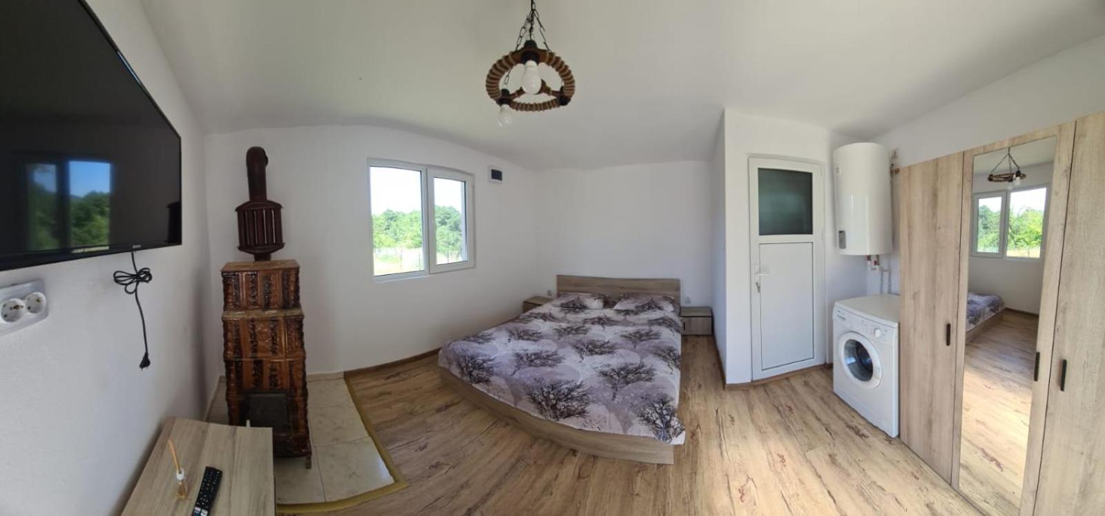 One-Bedroom House - Photo 6