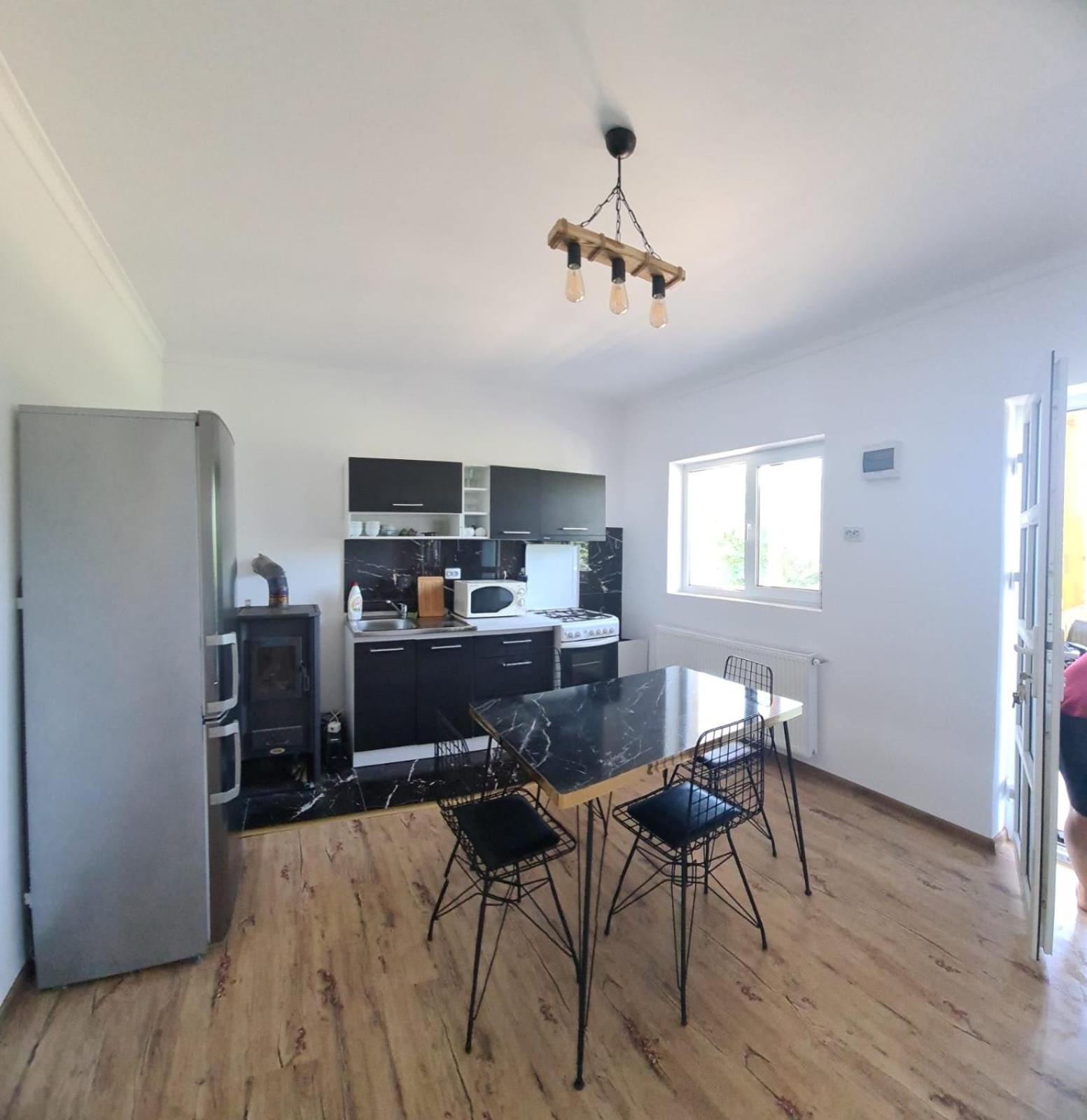 Two-Bedroom House - Photo 4