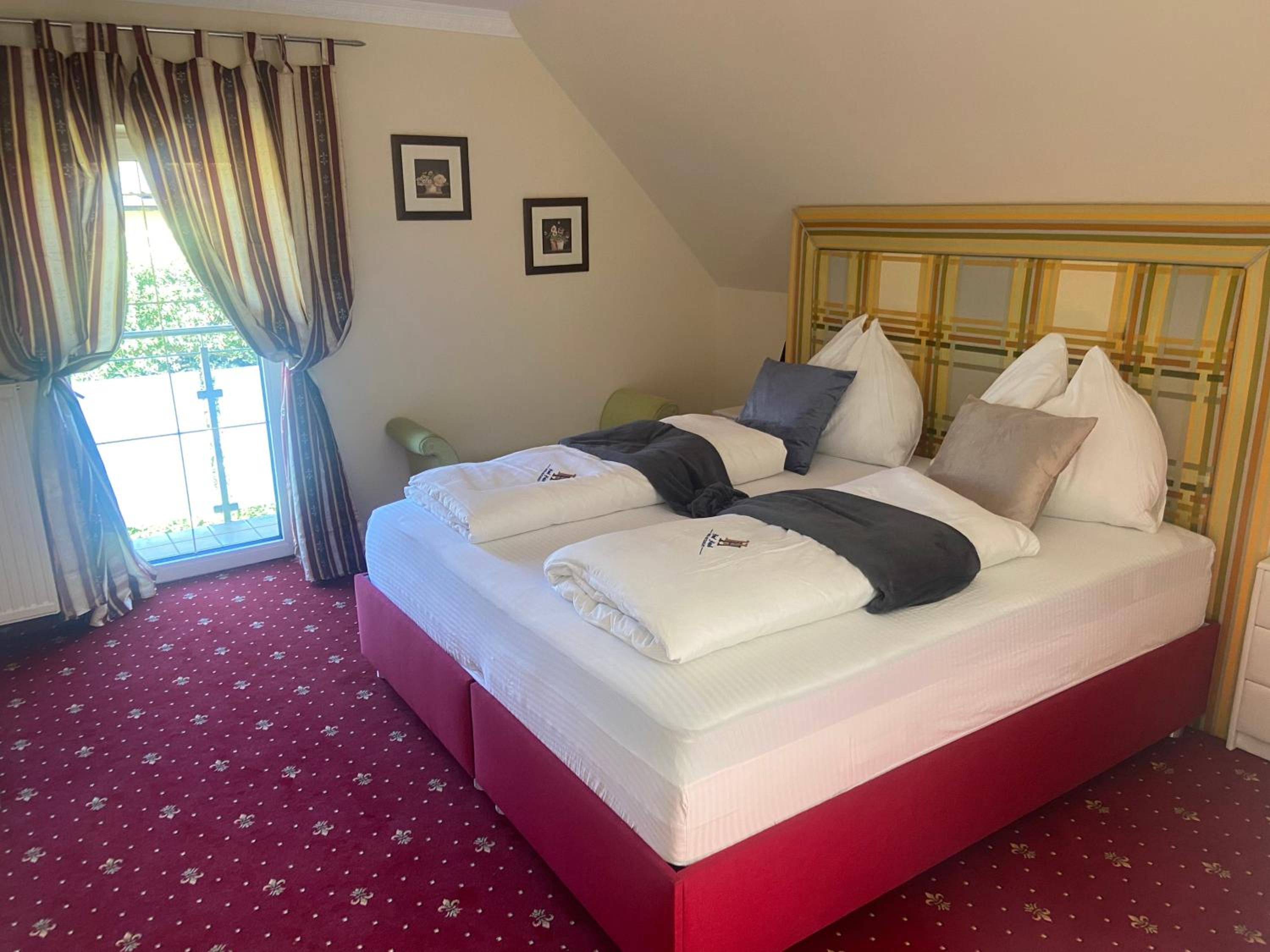 Deluxe Family Room - Photo 1
