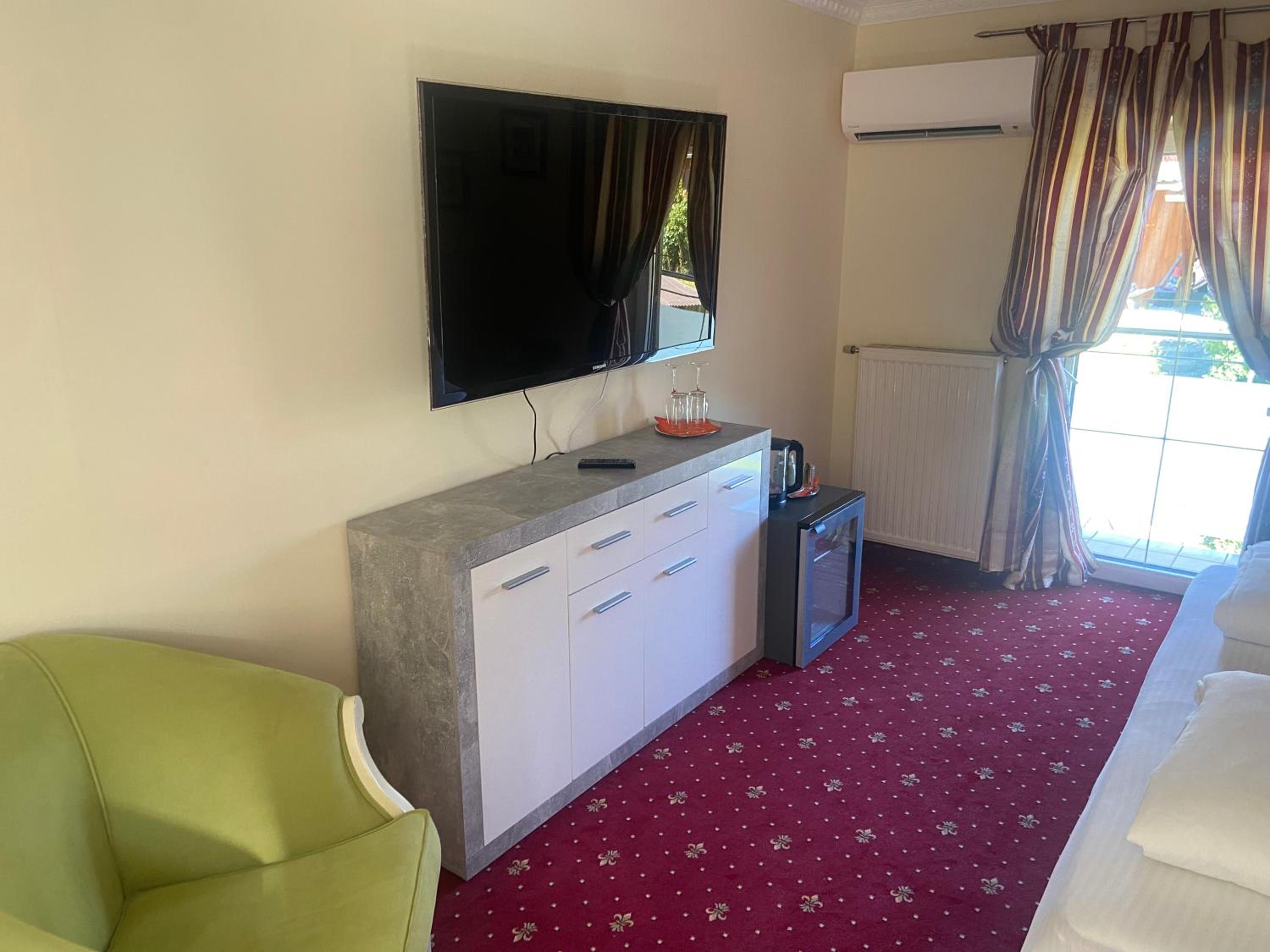 Deluxe Family Room - Photo 4