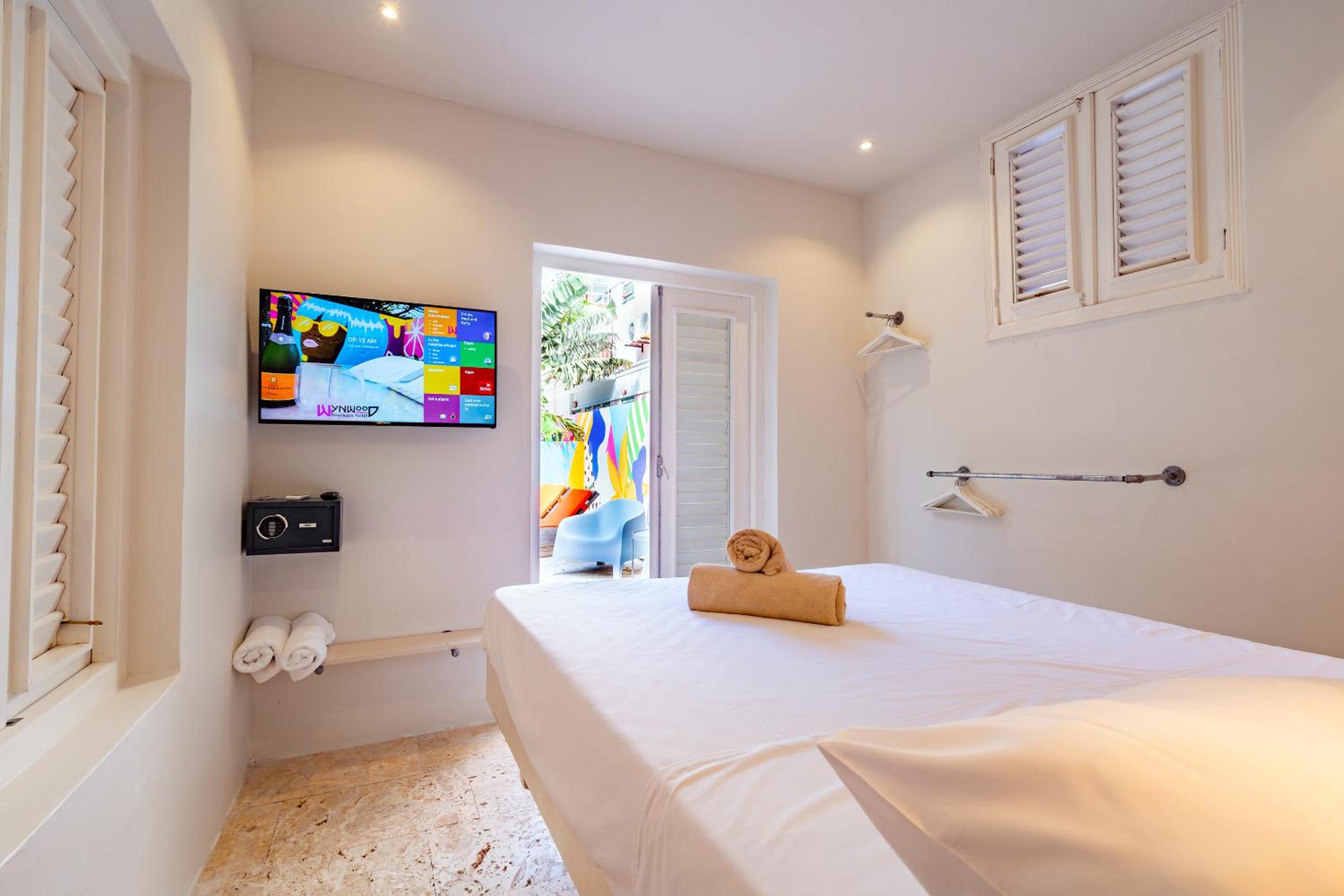 Standard Queen Room