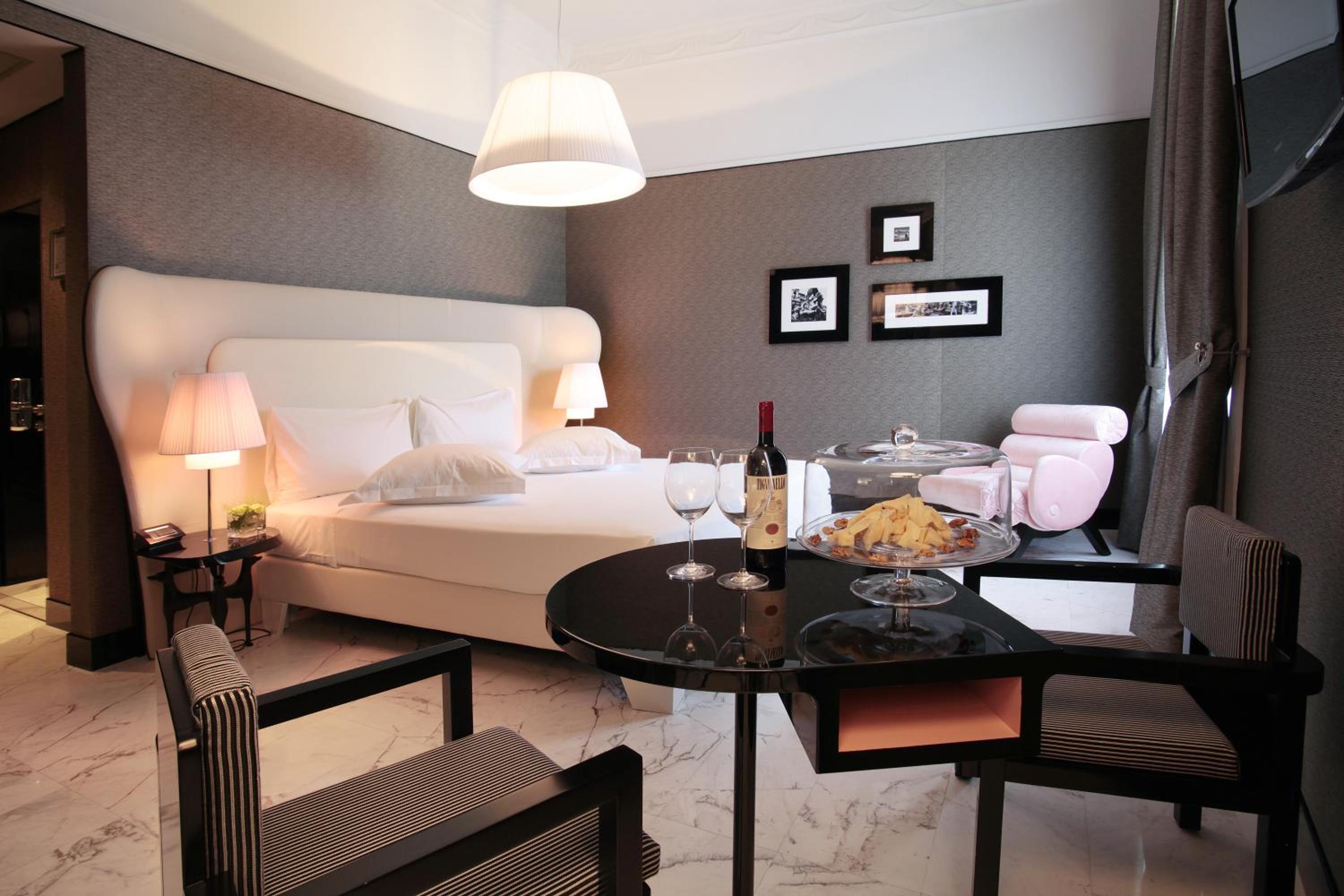 Deluxe King Room photo 3