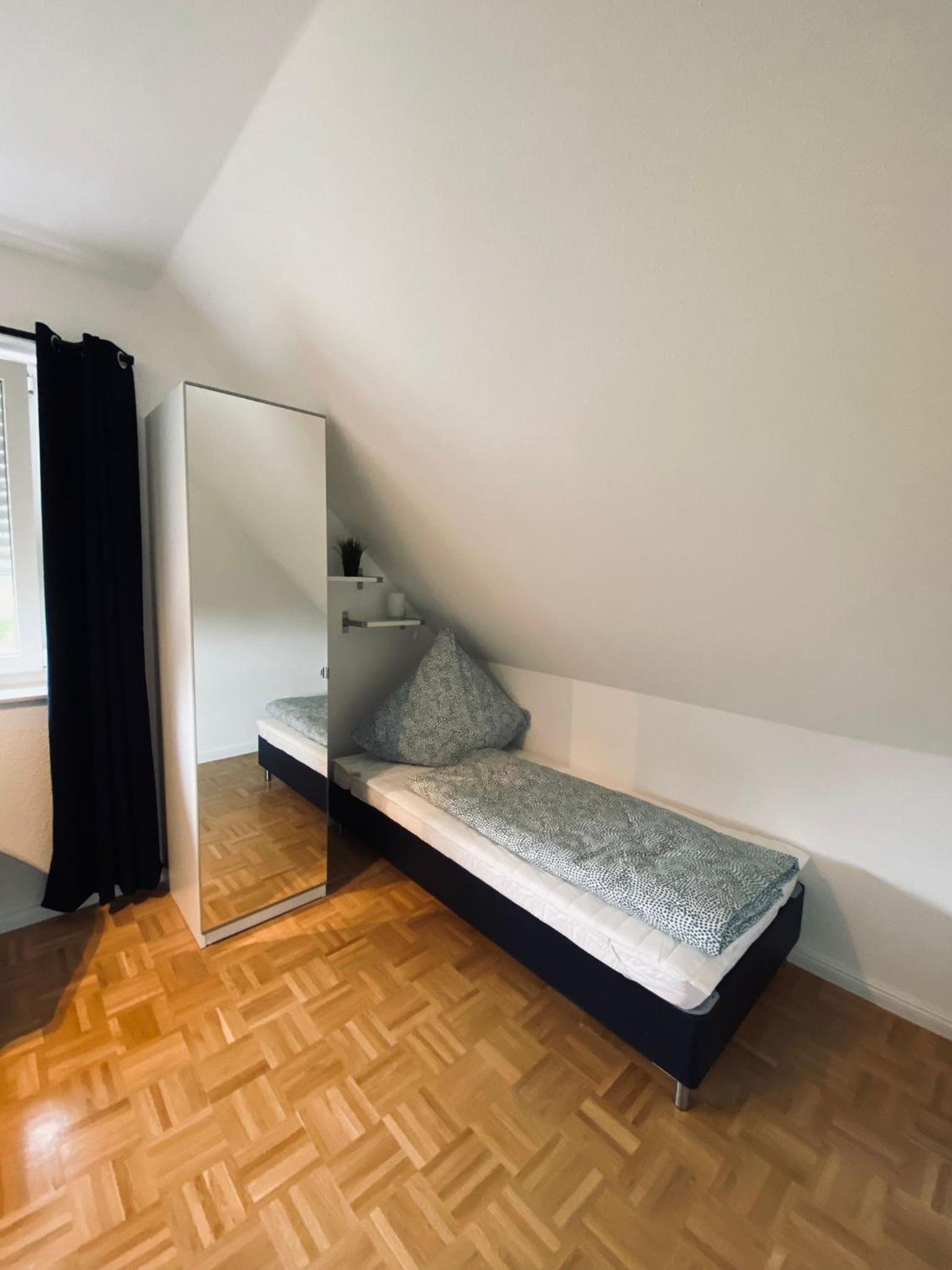 Two-Bedroom House - Photo 18