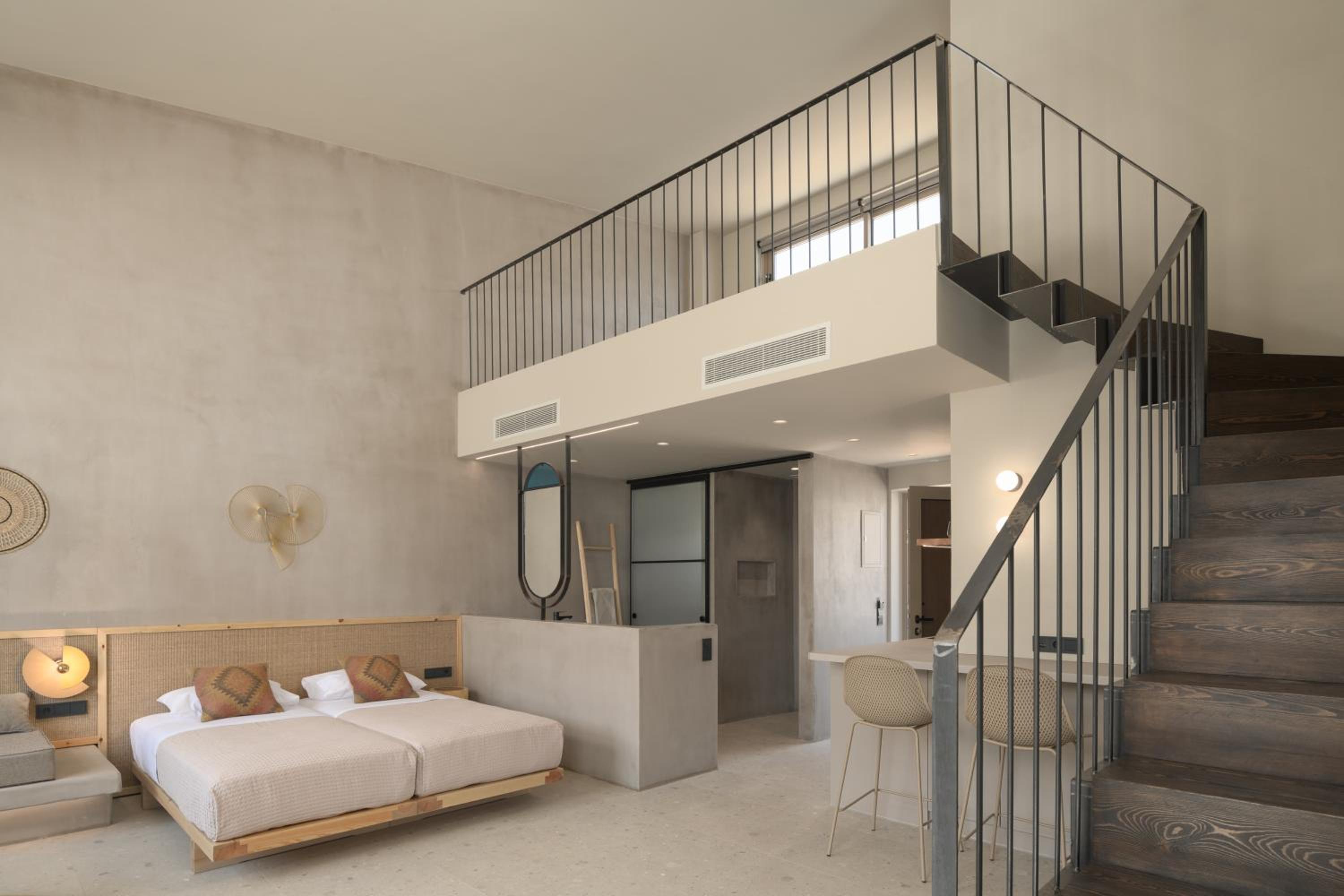 Junior Suite with Pool View photo 2
