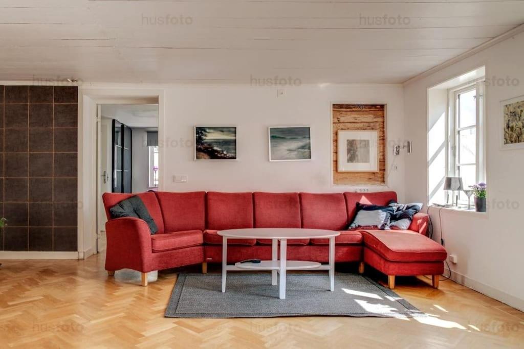 Three-Bedroom Apartment with Balcony - Photo 1
