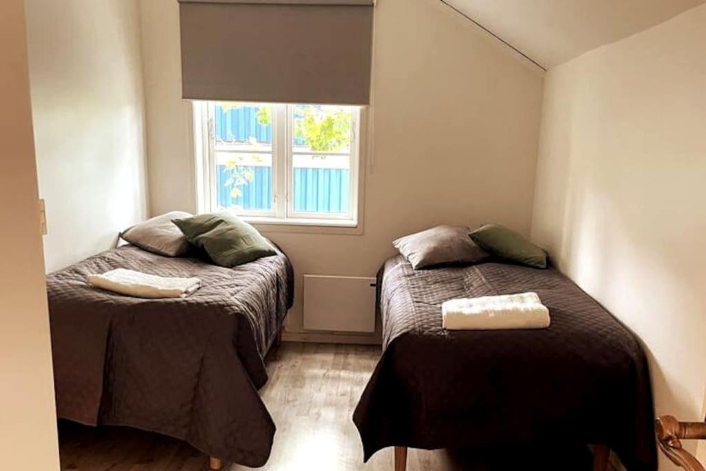 Three-Bedroom Apartment with Balcony - Photo 12