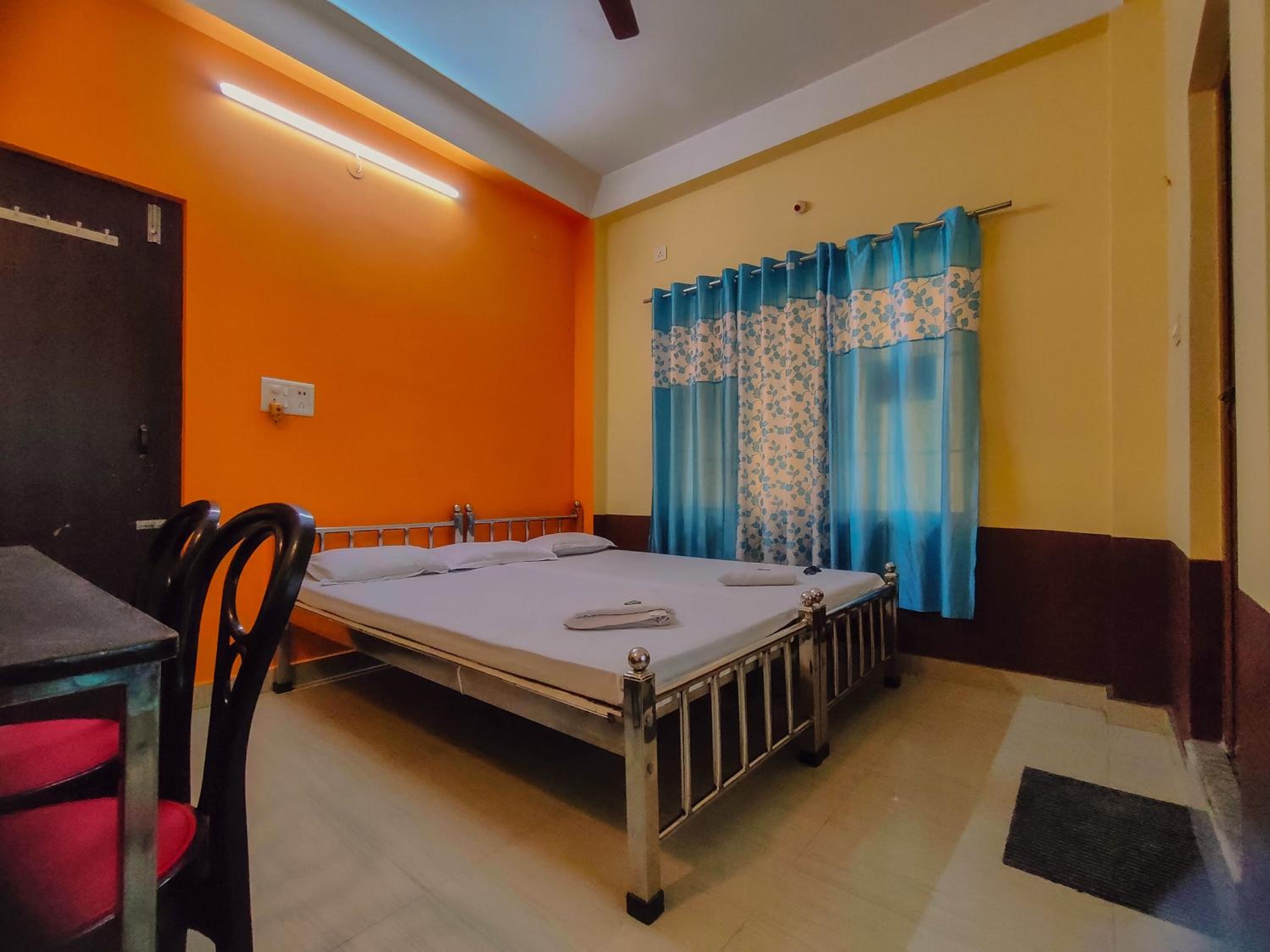 Deluxe Double Room (2 Adults + 1 Child) - Photo 3