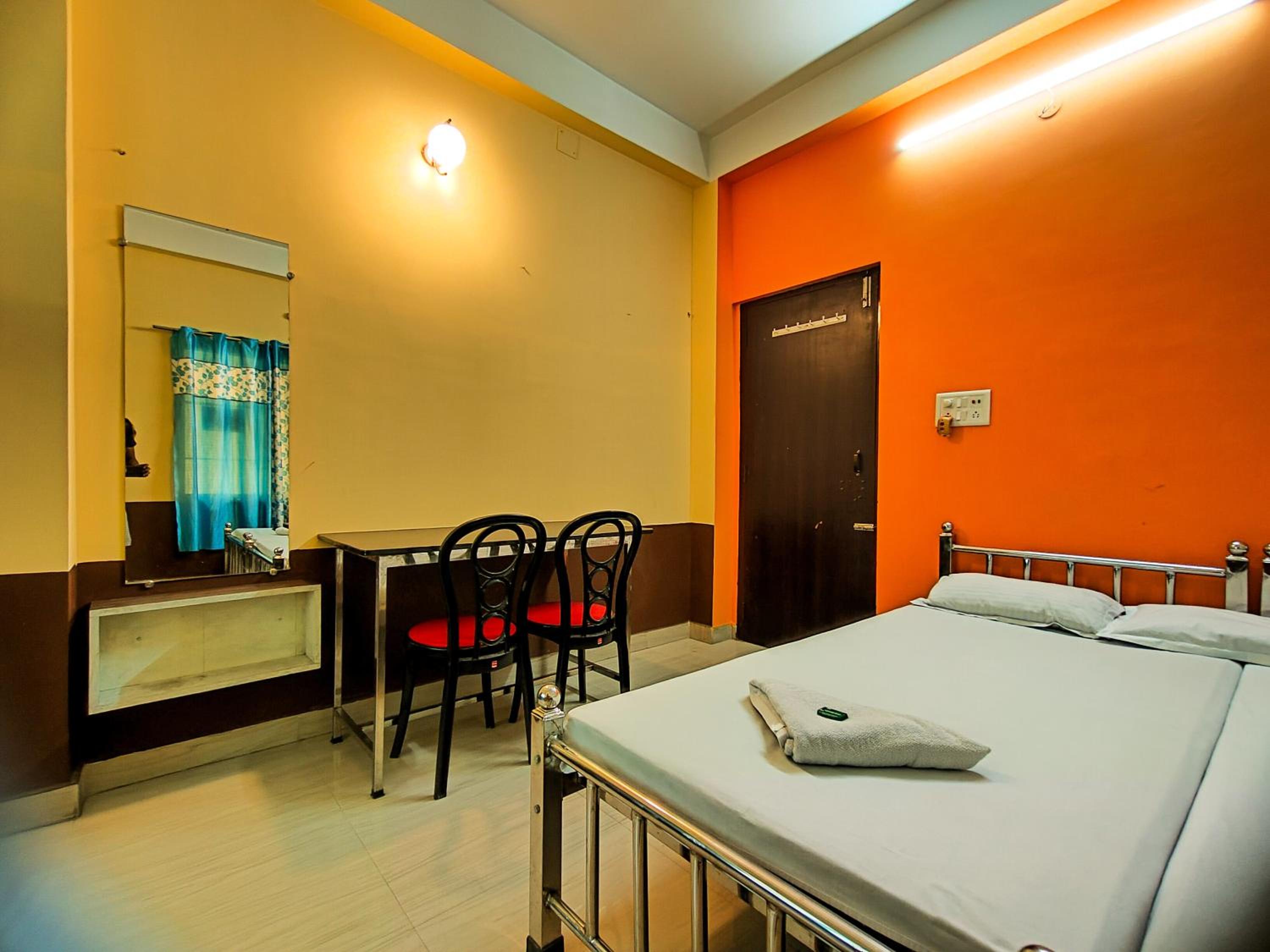 Deluxe Double Room (2 Adults + 1 Child) - Photo 2