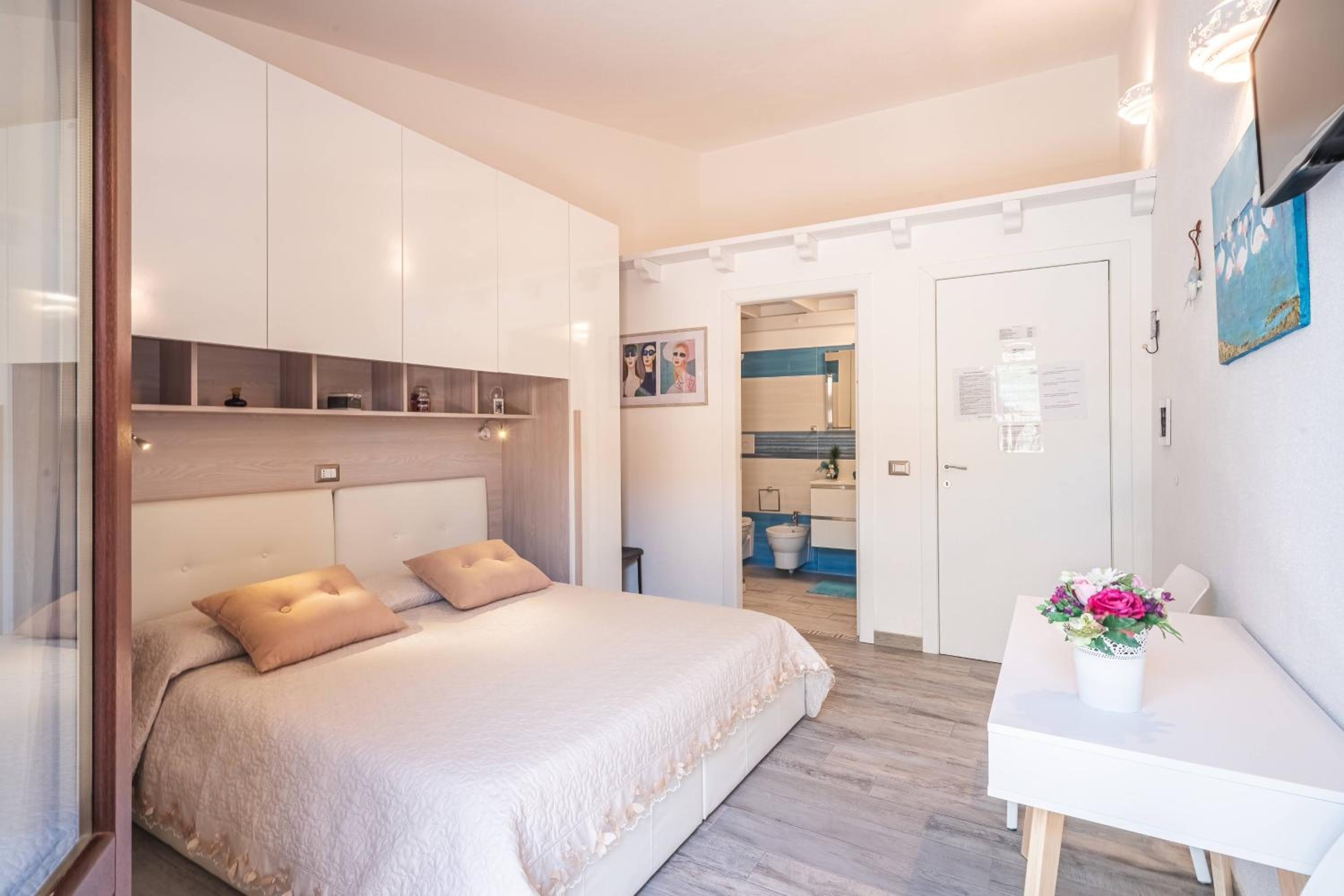 Double or Twin Room with Private Bathroom photo 1