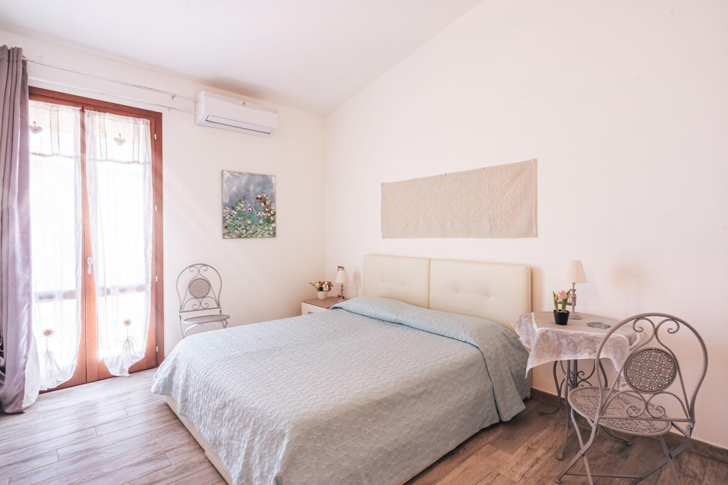 Double Room with Private Bathroom - Photo 3