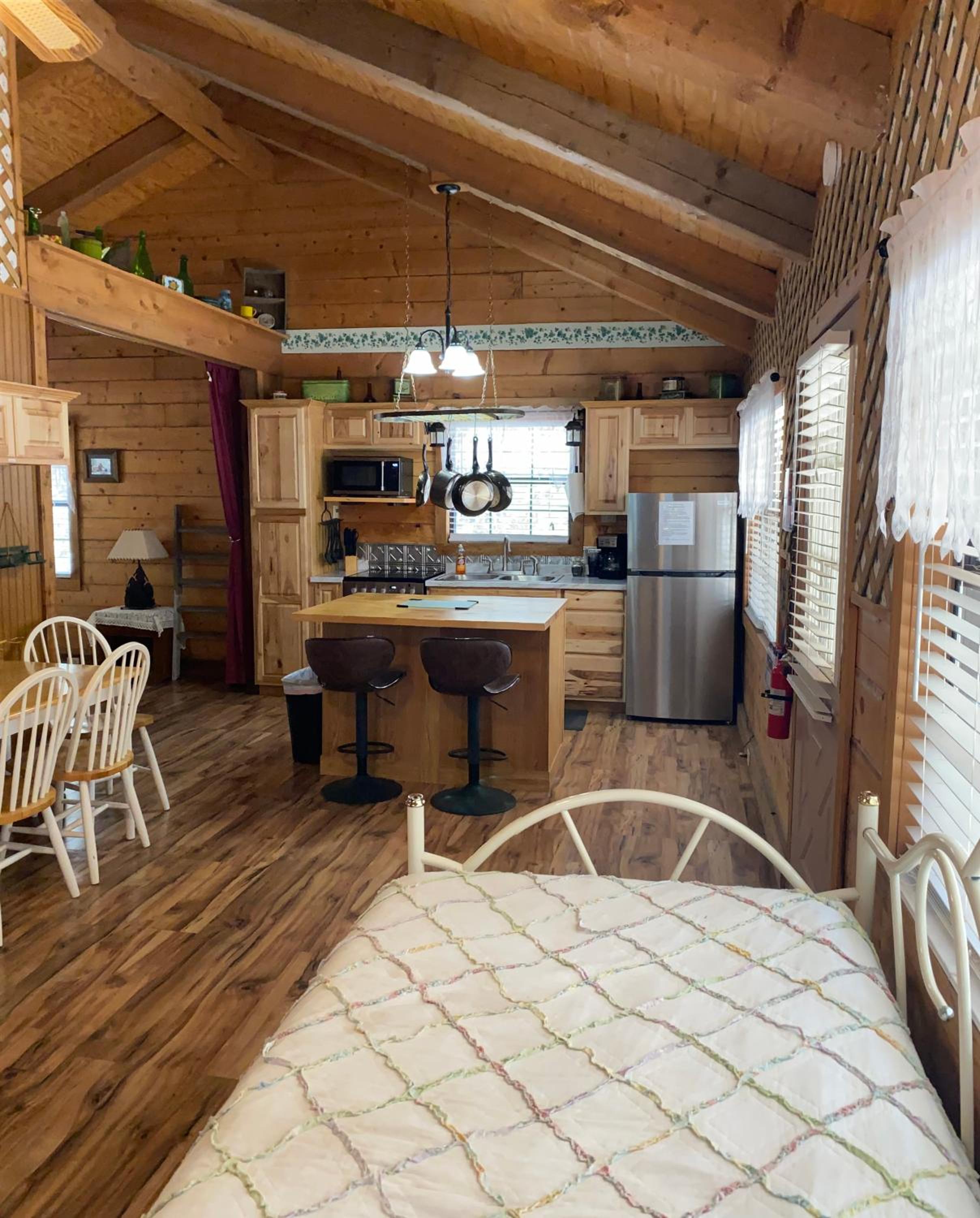 One-Bedroom Cabin - Photo 6