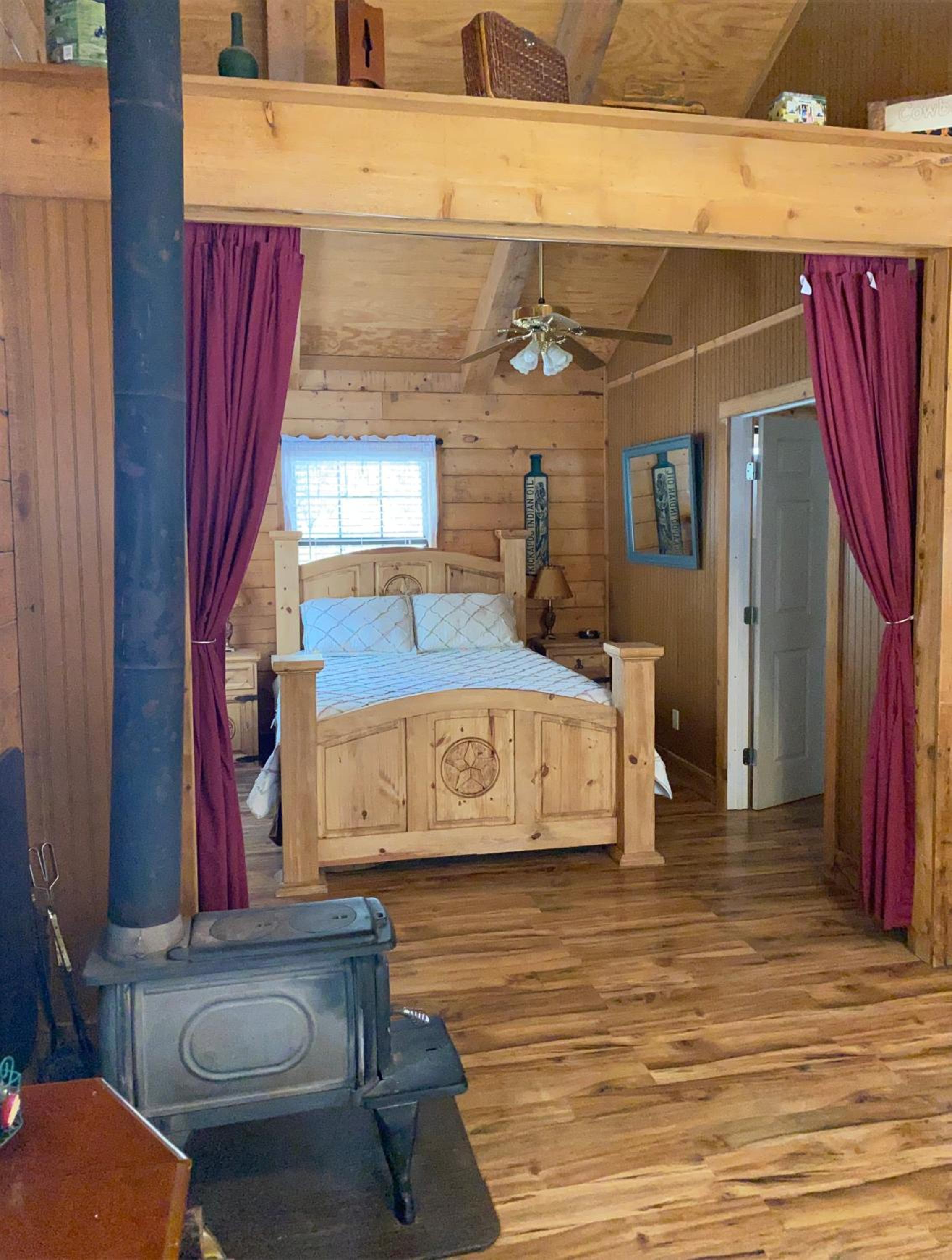 One-Bedroom Cabin - Photo 5