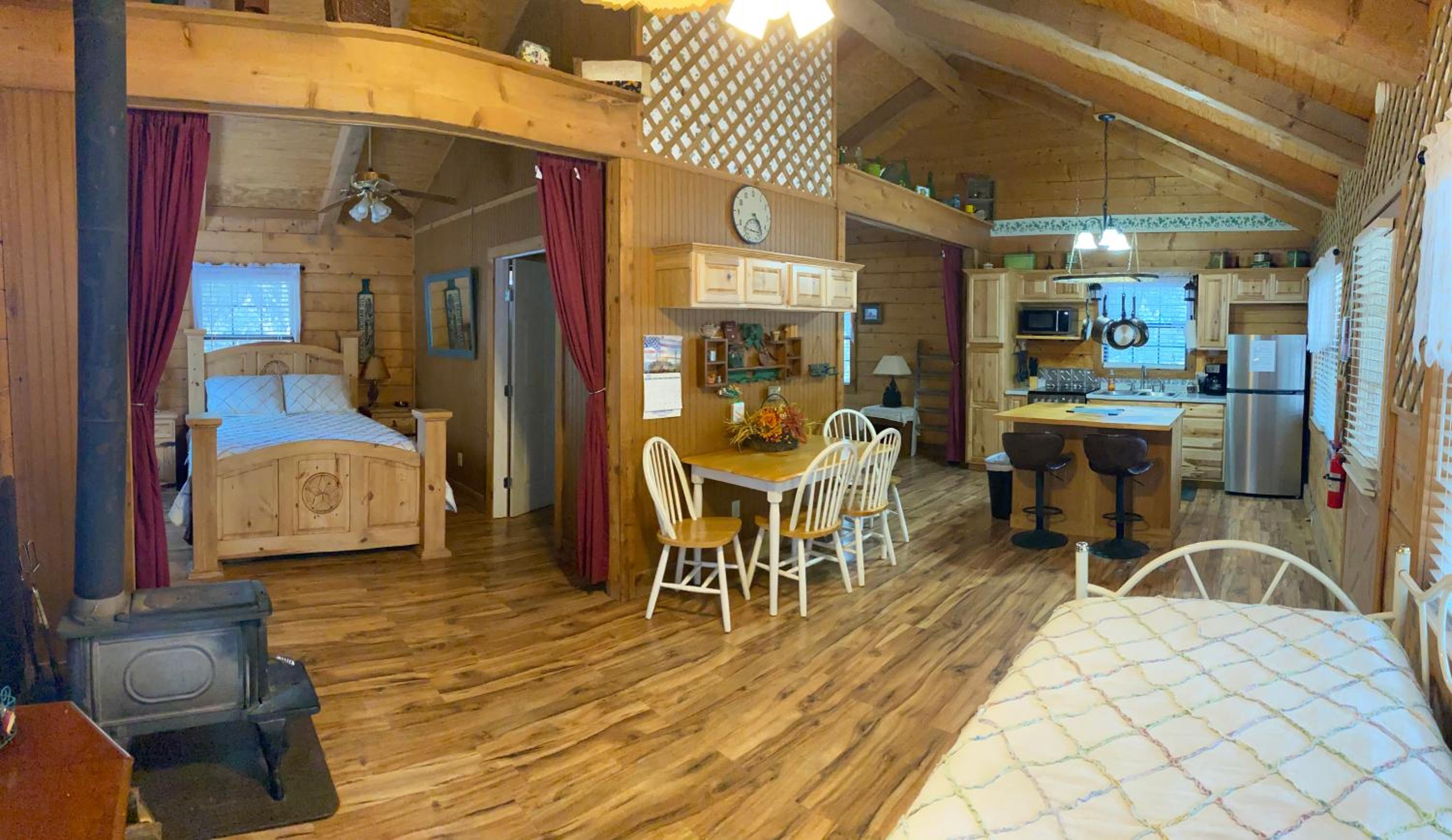 One-Bedroom Cabin - Photo 4