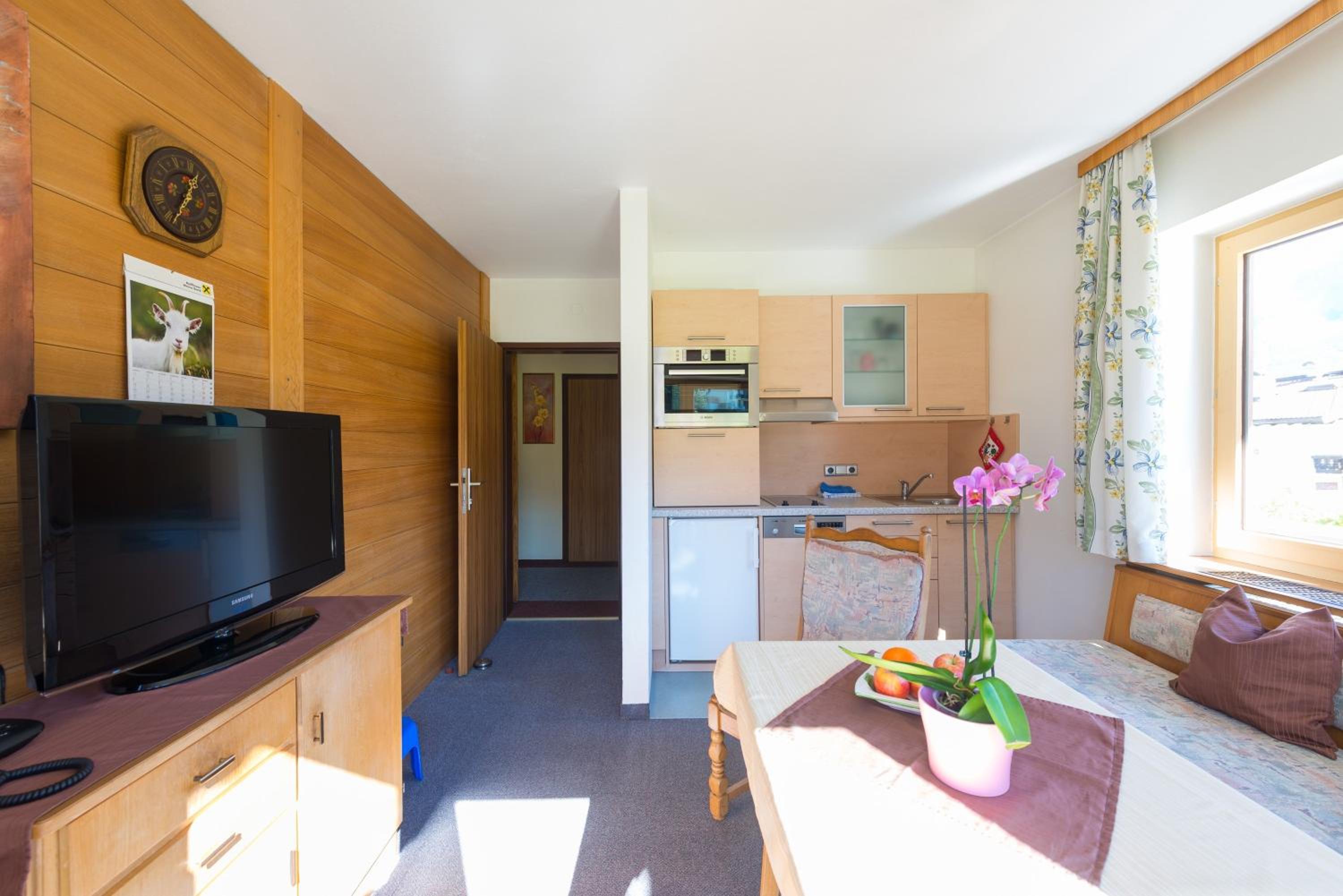 One-Bedroom Apartment with Balcony photo 1
