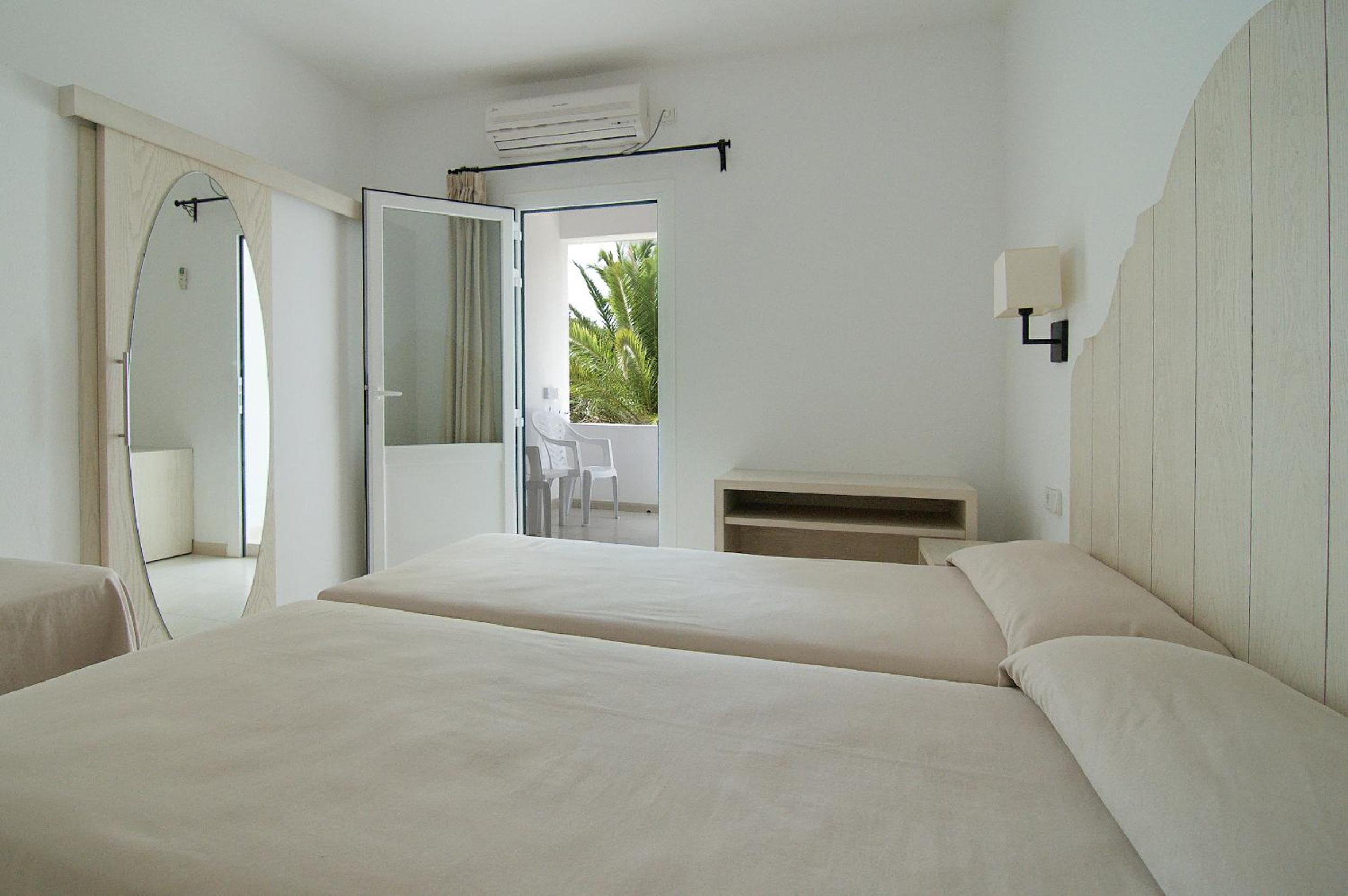 Twin Room with optional Extra Bed photo 1