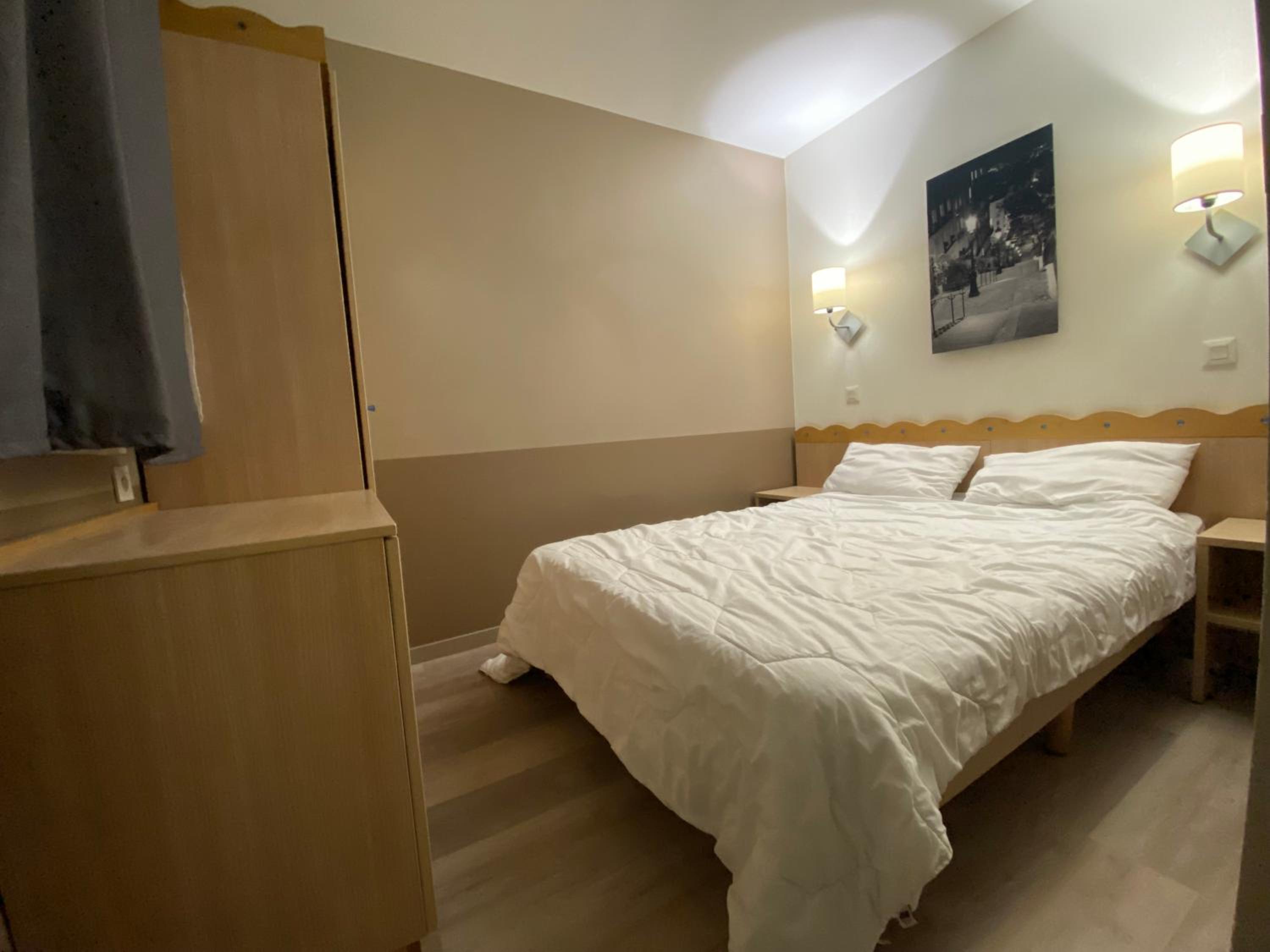 One-Bedroom Apartment - Photo 13