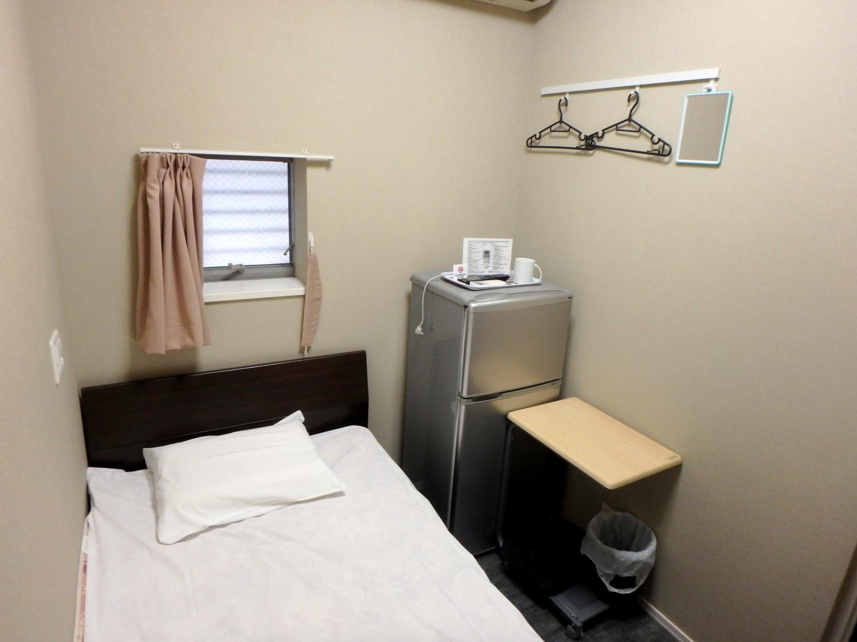 Single Room with Shared Shower and Toilet photo 3