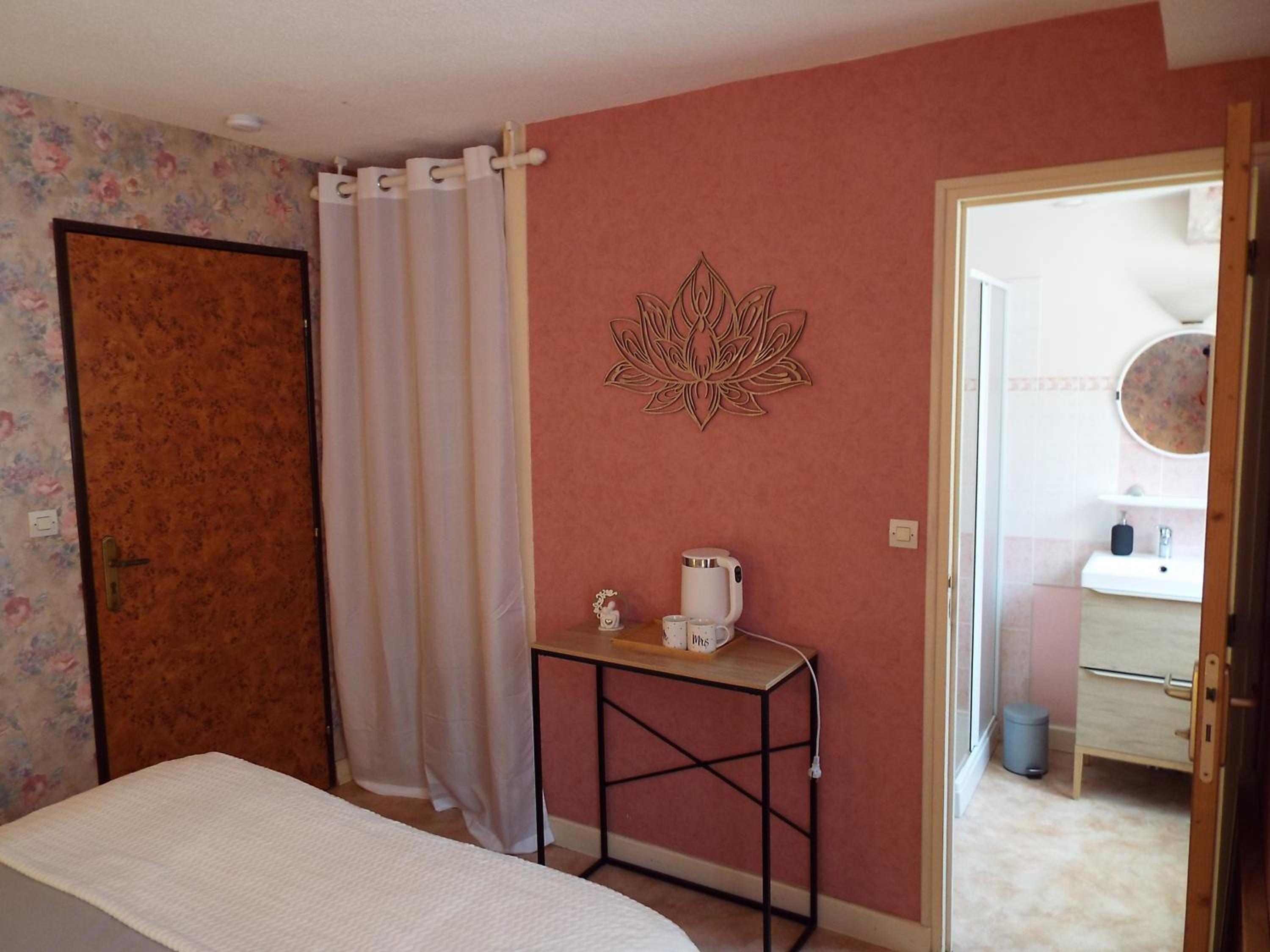 Double Room - Photo 7
