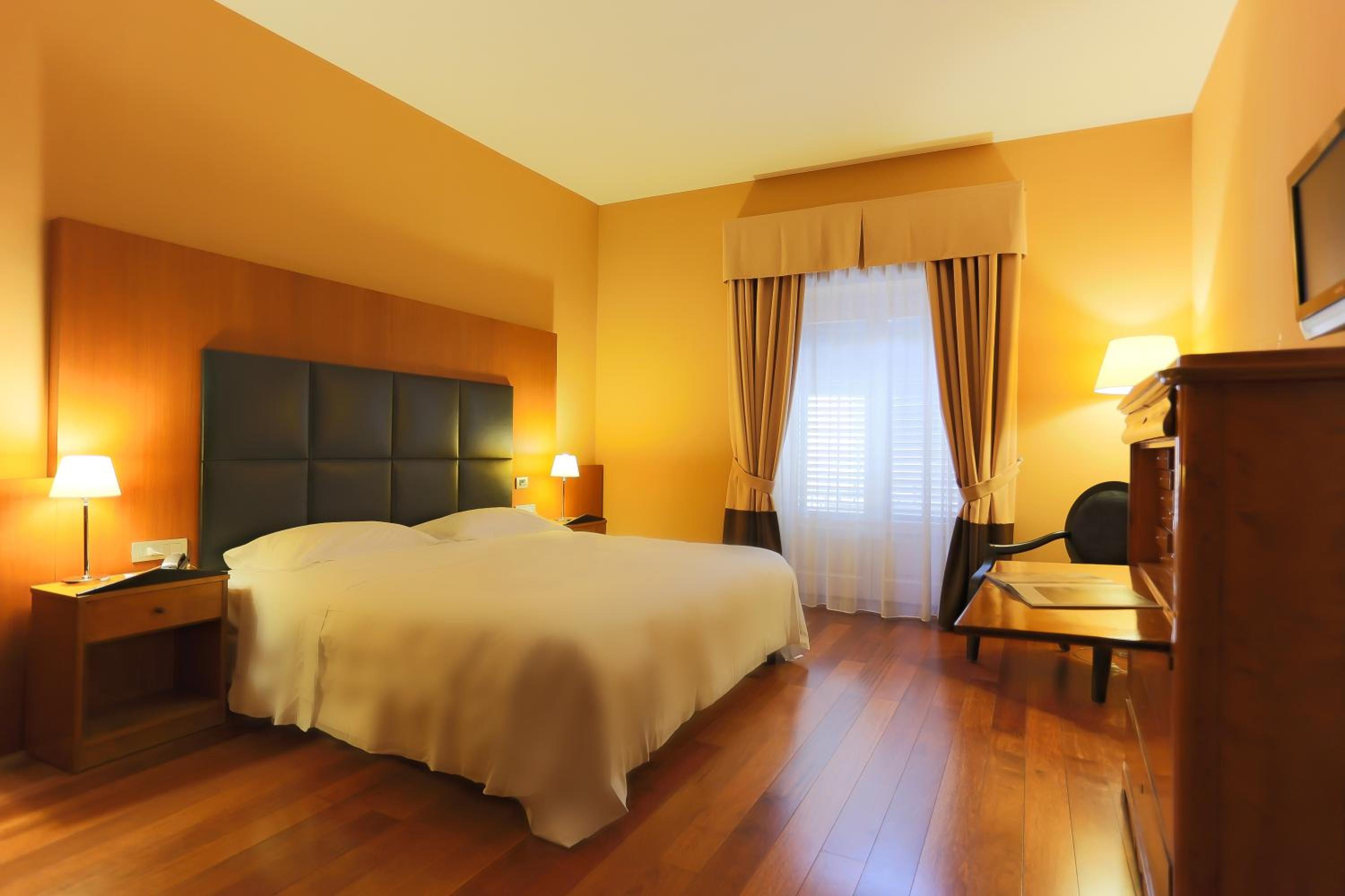 Suite - Photo 9