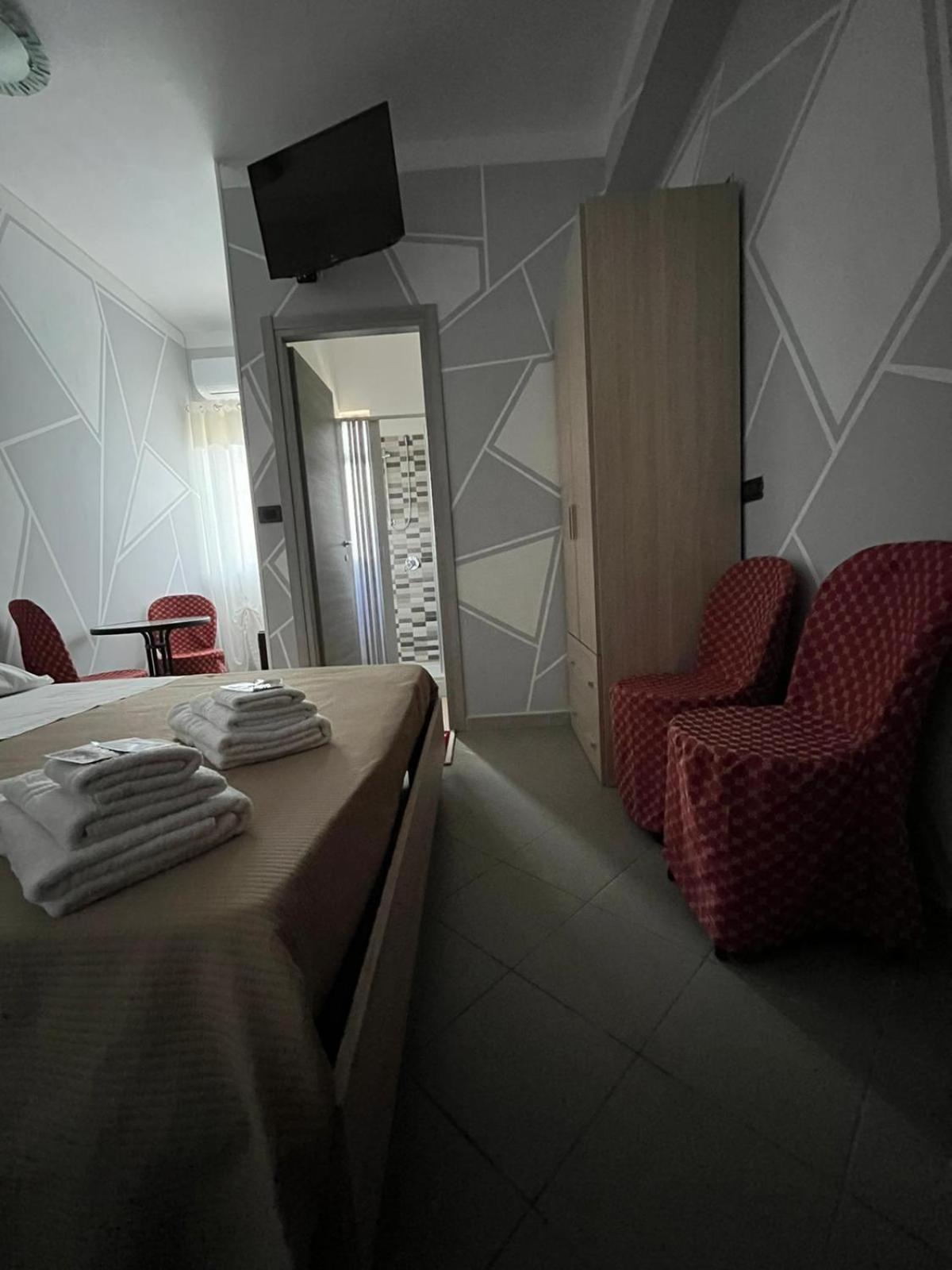 Double or Twin Room with Private Bathroom photo 2
