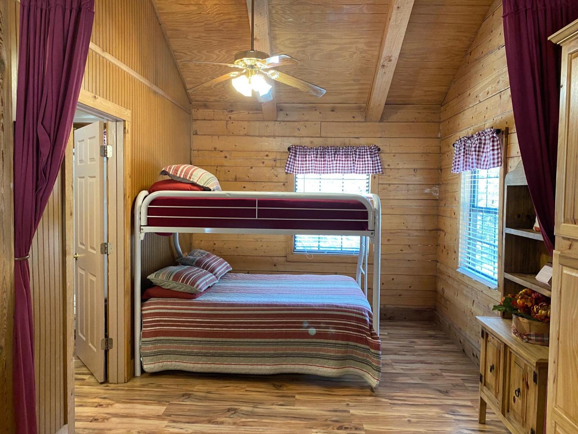 Superior Cabin - Photo 2