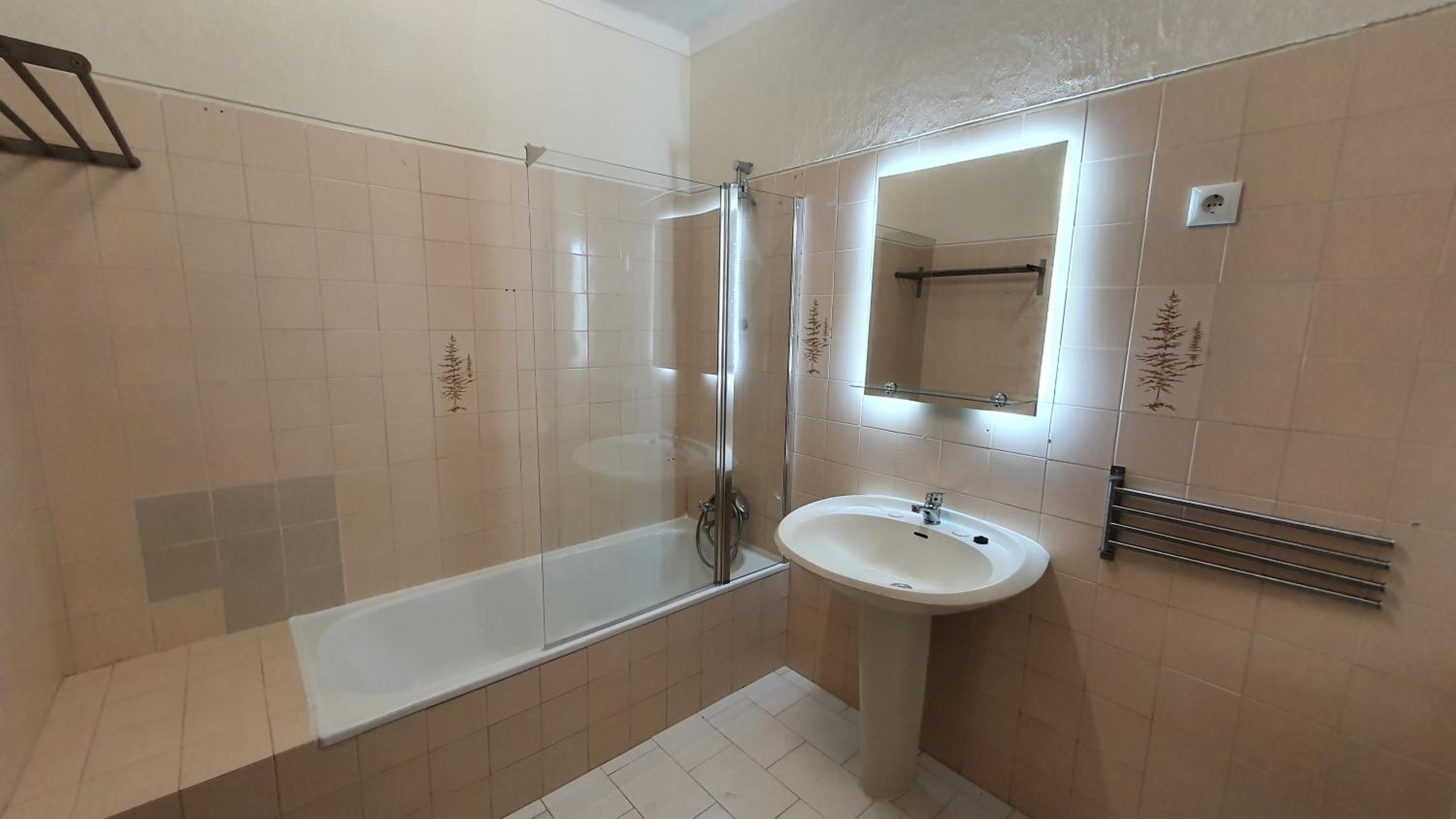Two-Bedroom Apartment - Photo 27