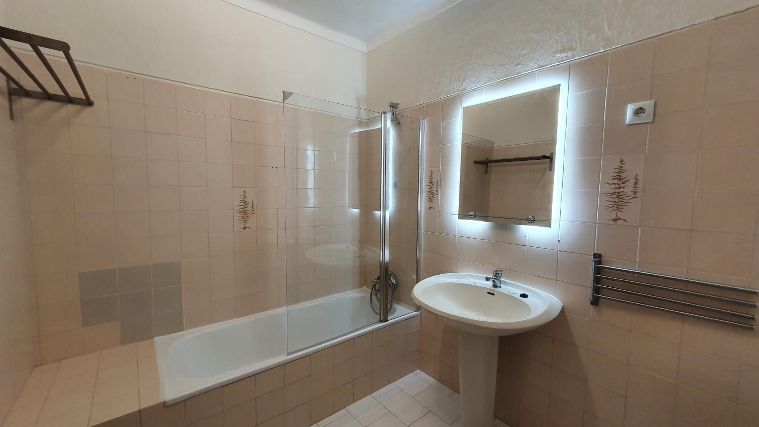 Two-Bedroom Apartment - Photo 8