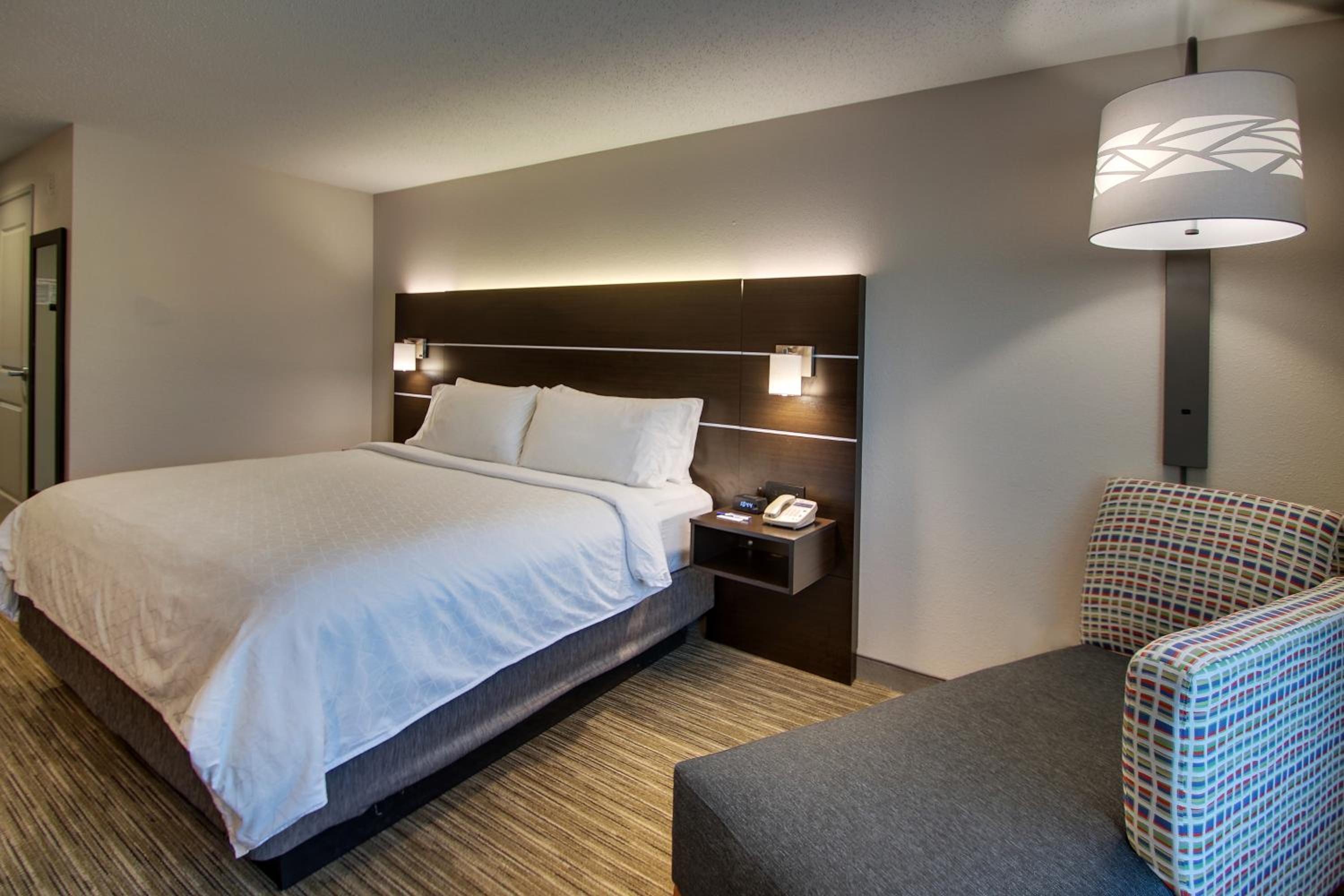 Standard King Room - Photo 3