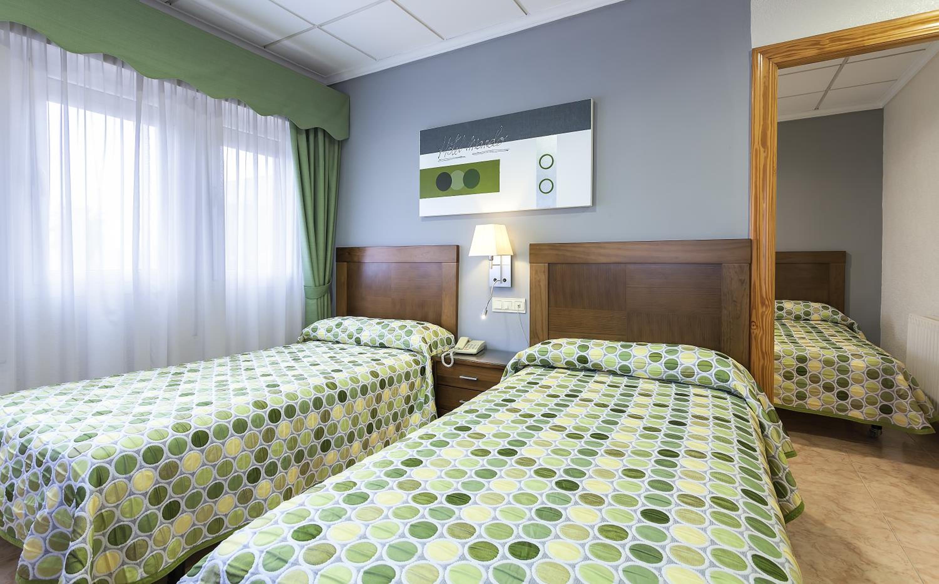 Interconnecting Room (5 Adults) - Photo 2
