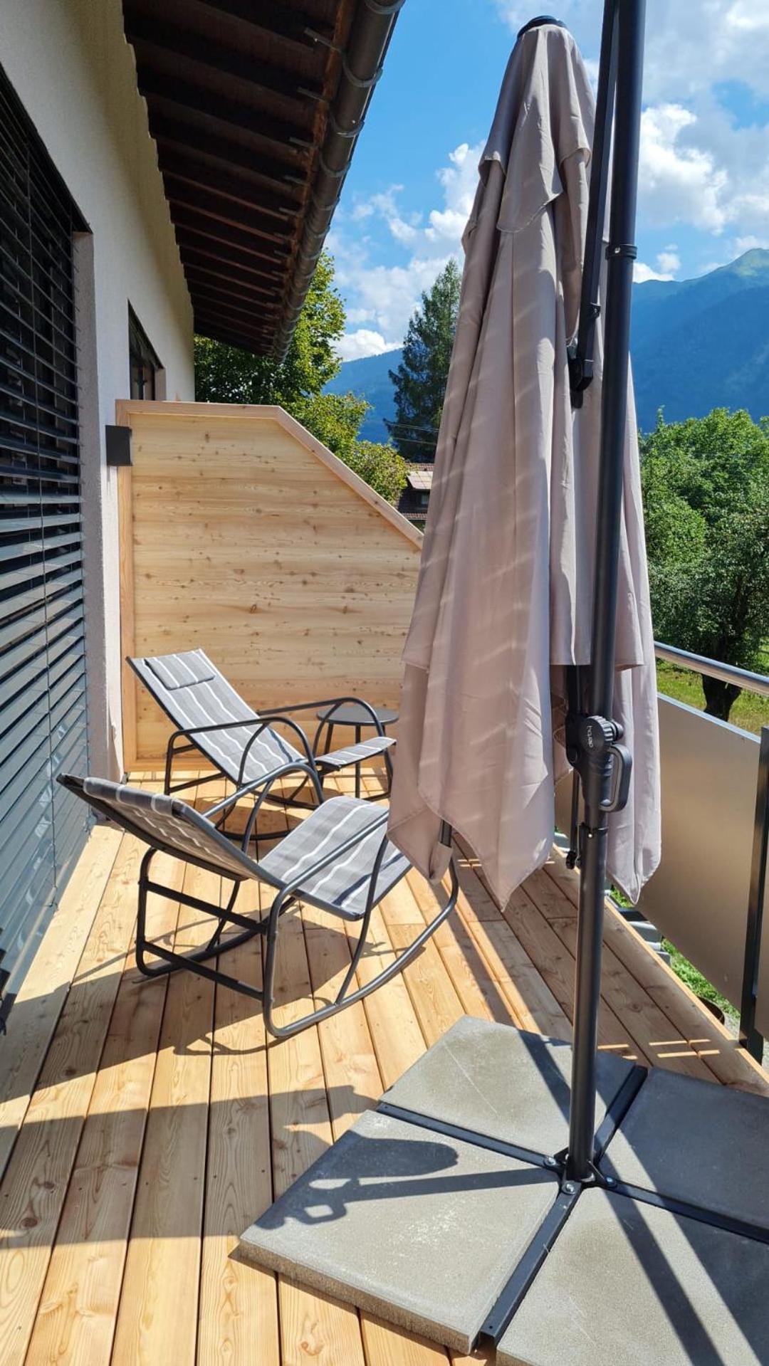 Apartment with Balcony - Photo 3
