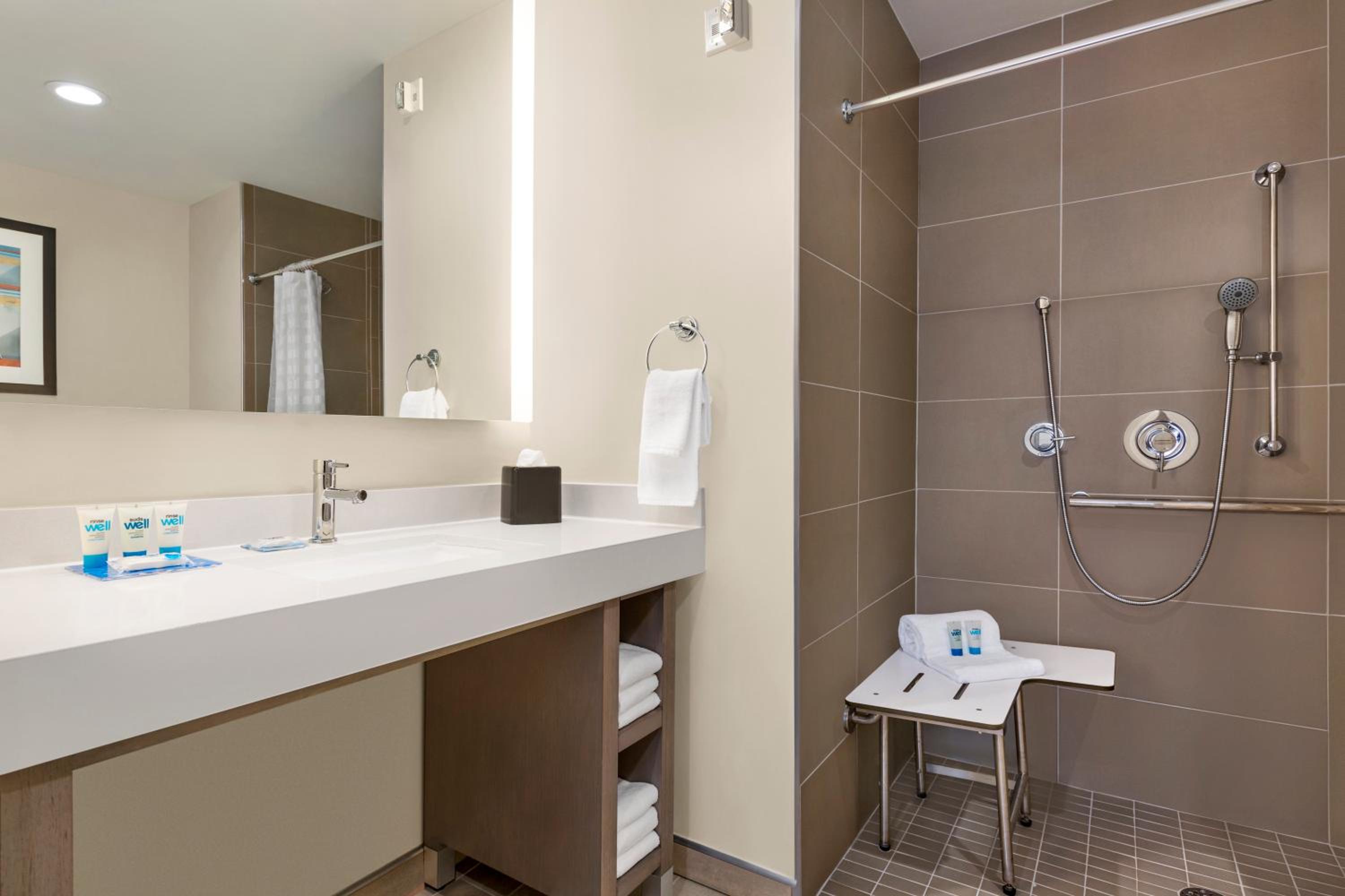 Accessible Den Guestroom with Roll-In Shower - Photo 2