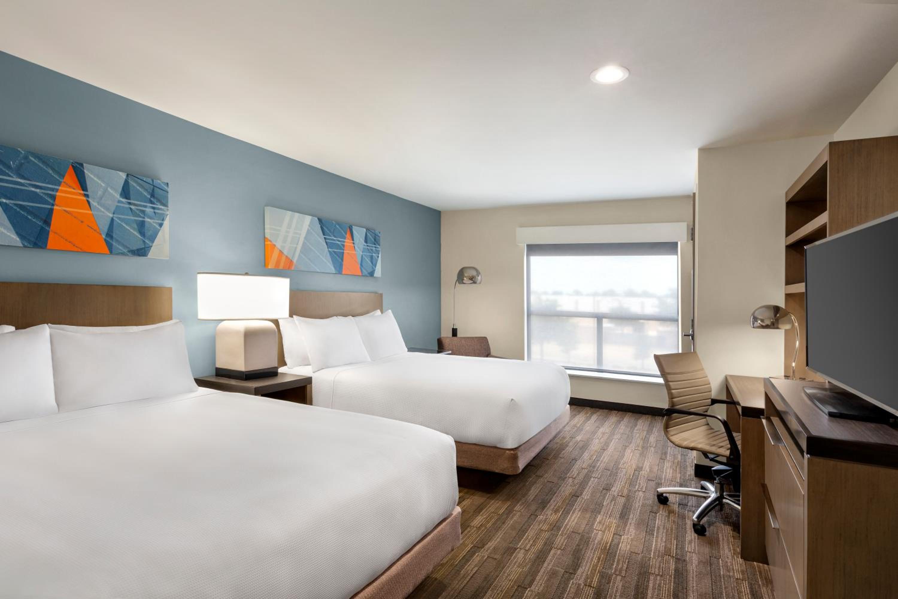 Den Guestroom with Two Queen Beds - Photo 1