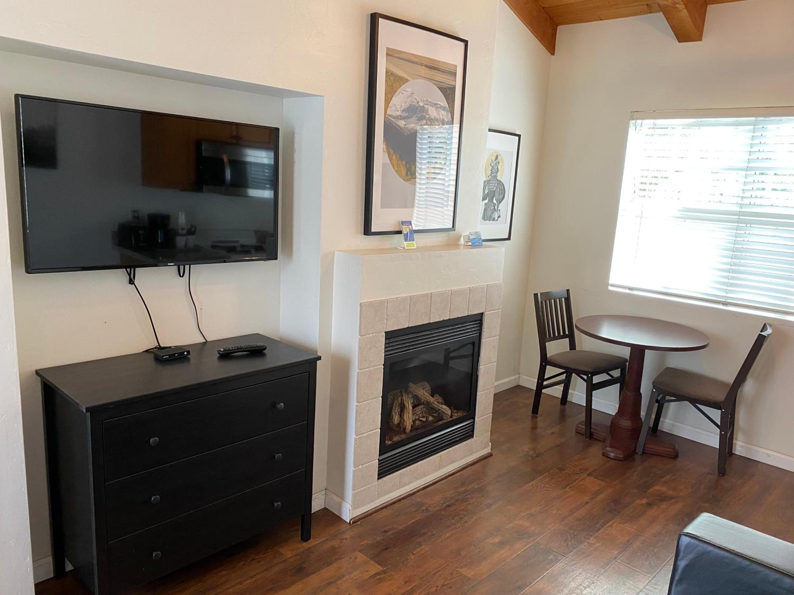 Standard Room with Two Double Beds with Kitchen & Fireplace photo 2