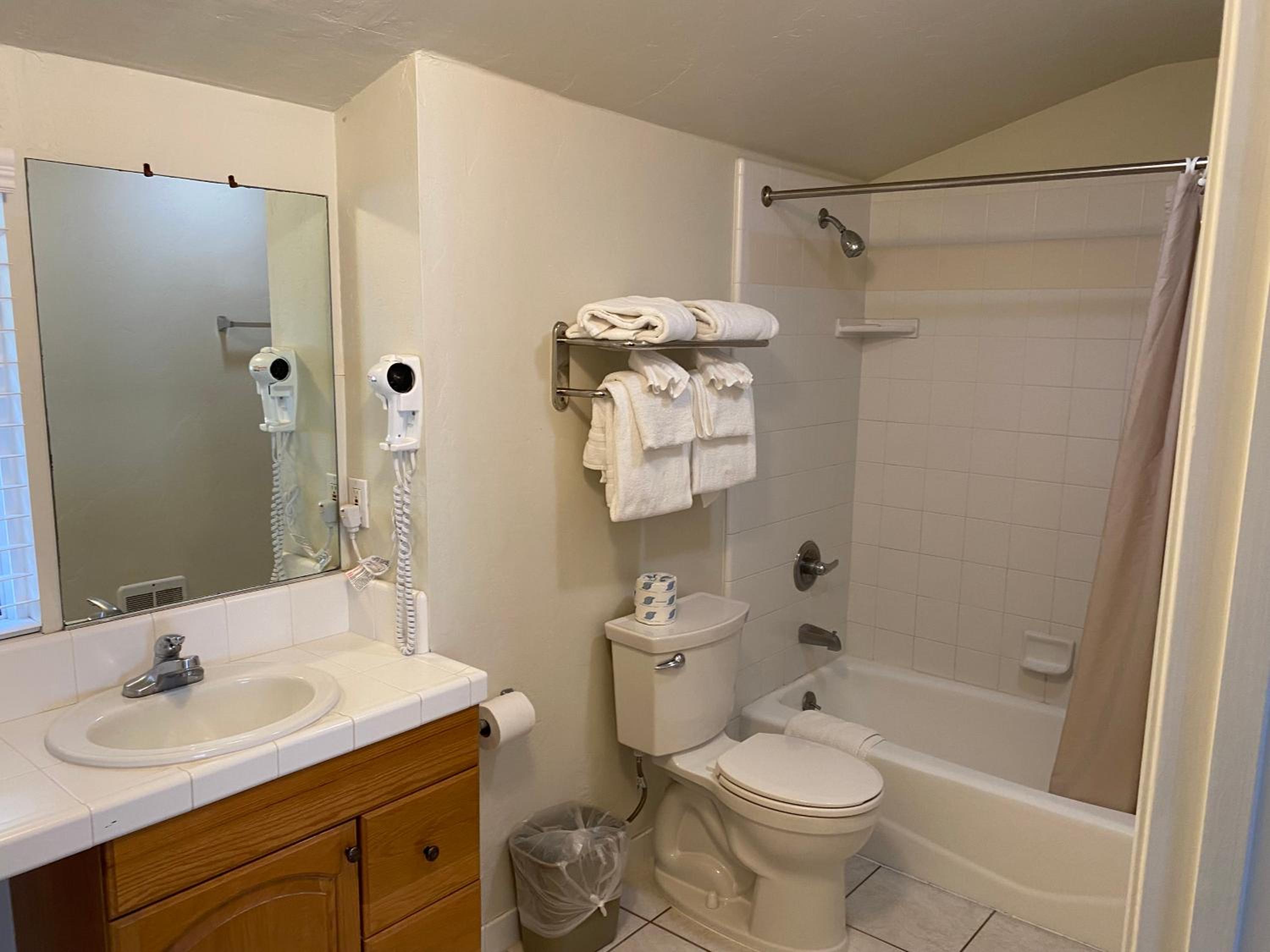 Two Bedroom Cottage Queen with Kitchenette photo 3