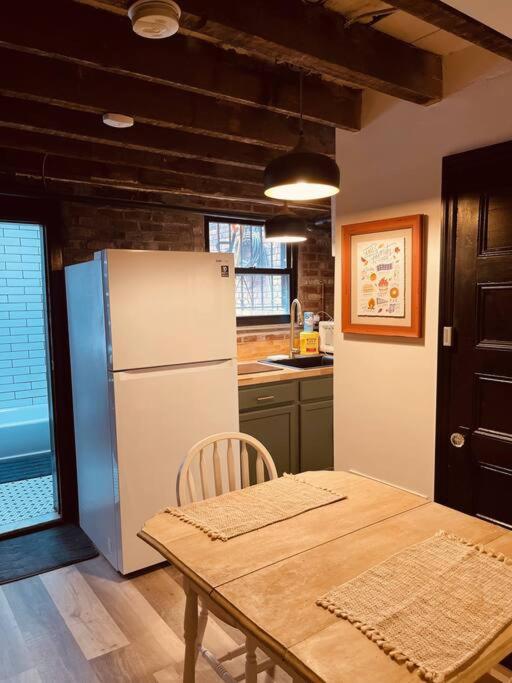 One-Bedroom House - Photo 41