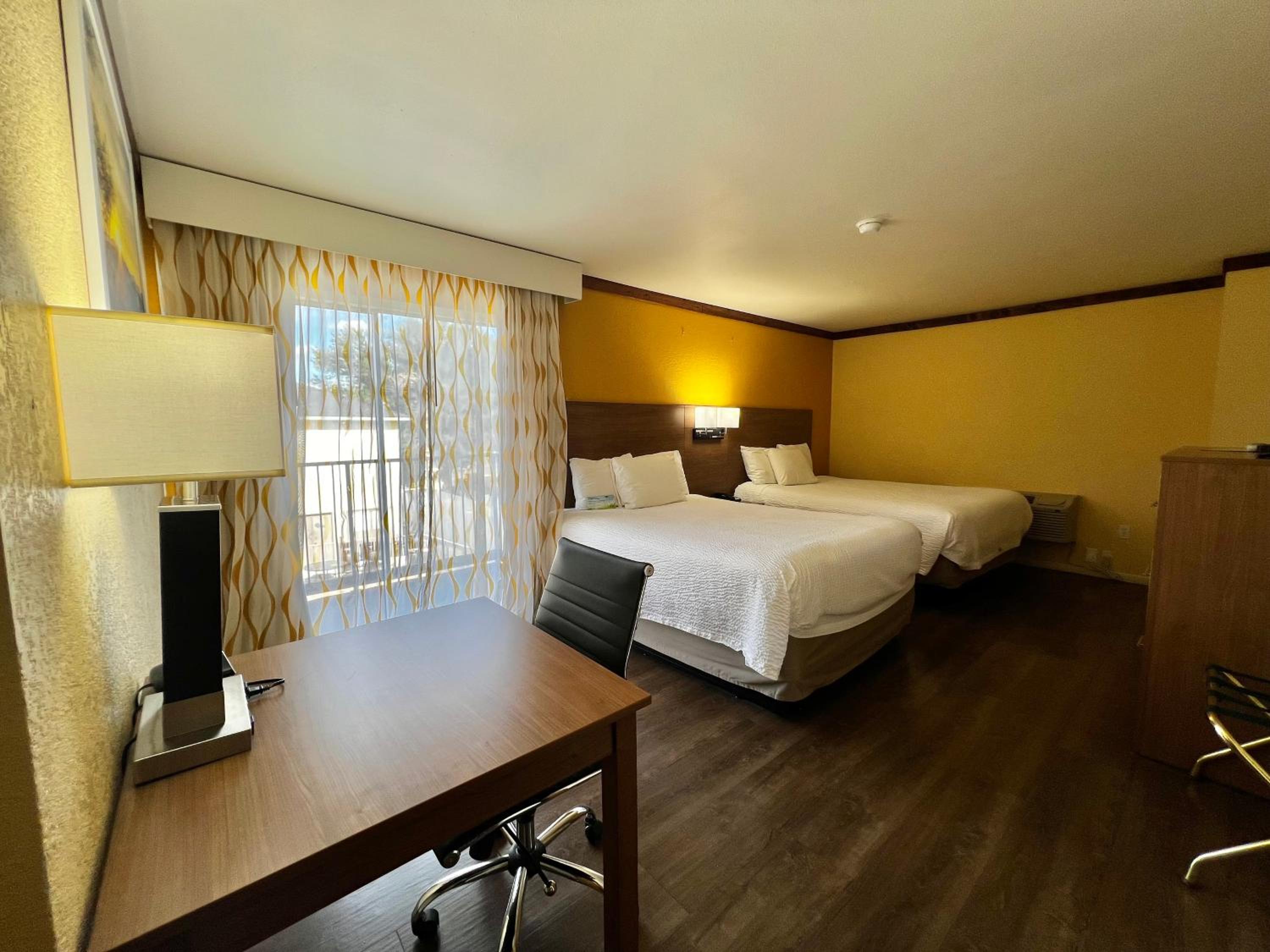 One-Bedroom Suite with Two Queen Beds - Non-Smoking - Photo 1
