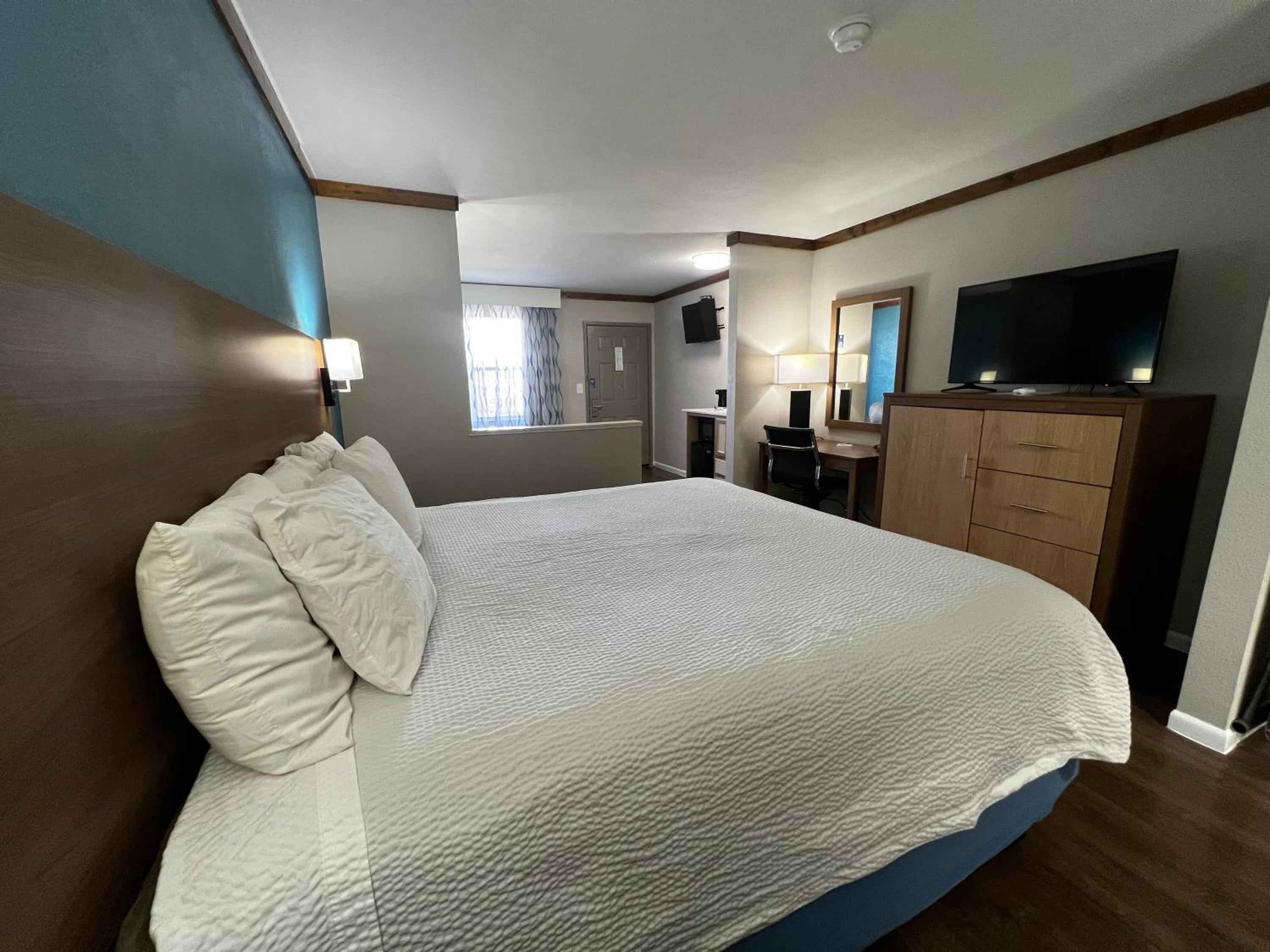 Studio Suite with 1 King Bed, Non-Smoking - Photo 2