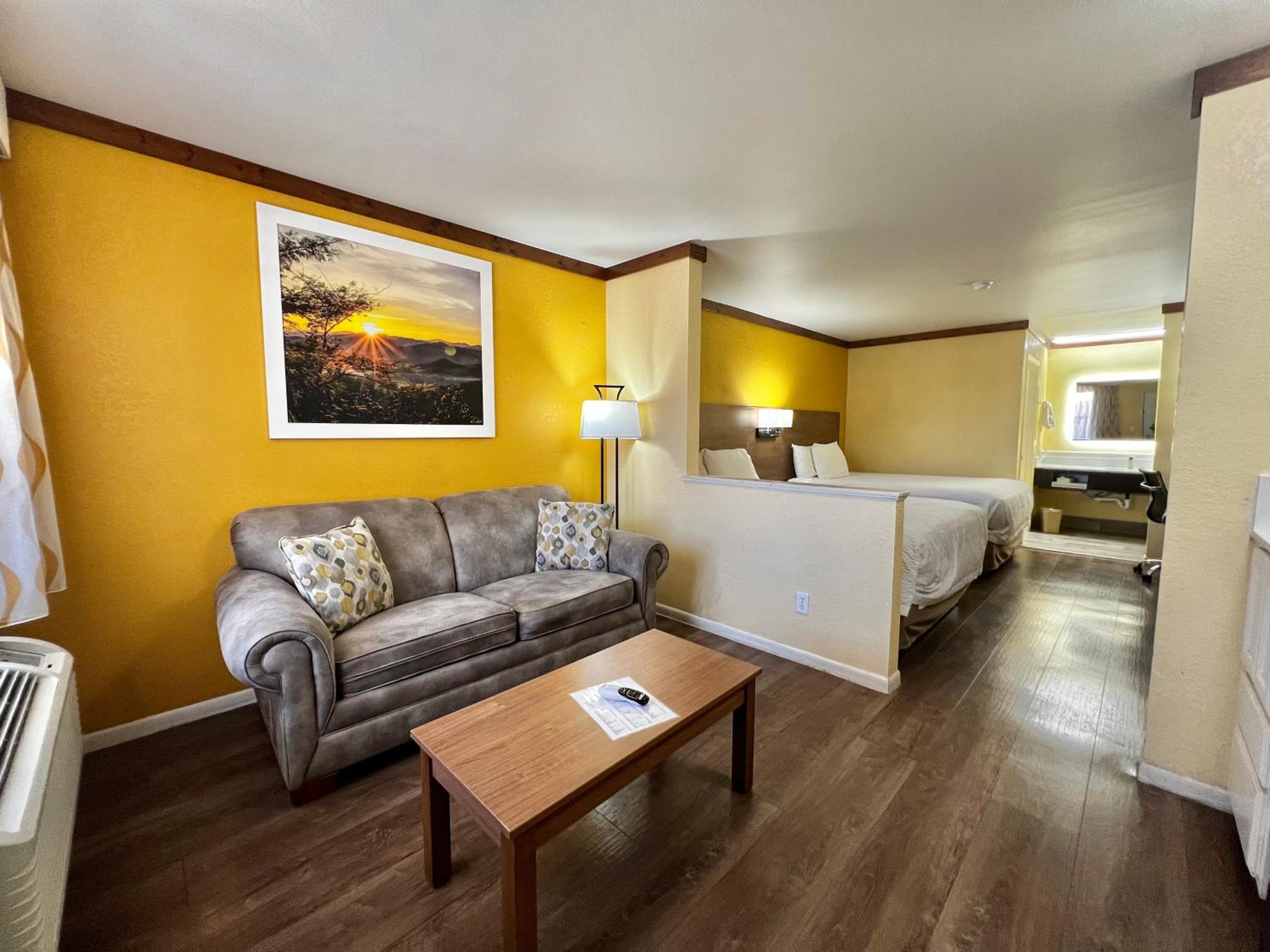 One-Bedroom Suite with Two Queen Beds - Non-Smoking - Photo 2
