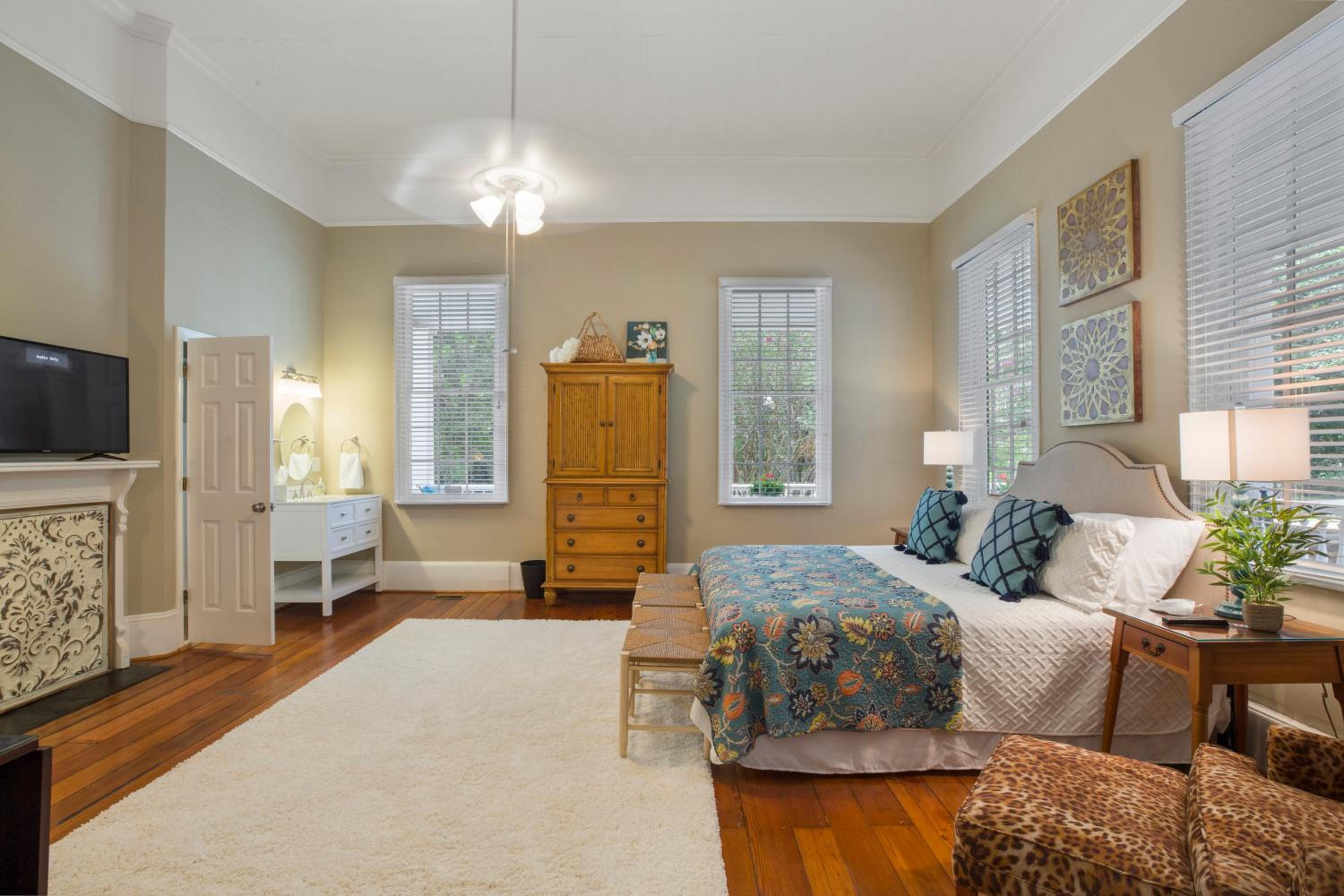 Deluxe King Suite