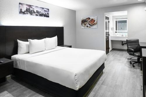 King Room - Non-Smoking photo 1