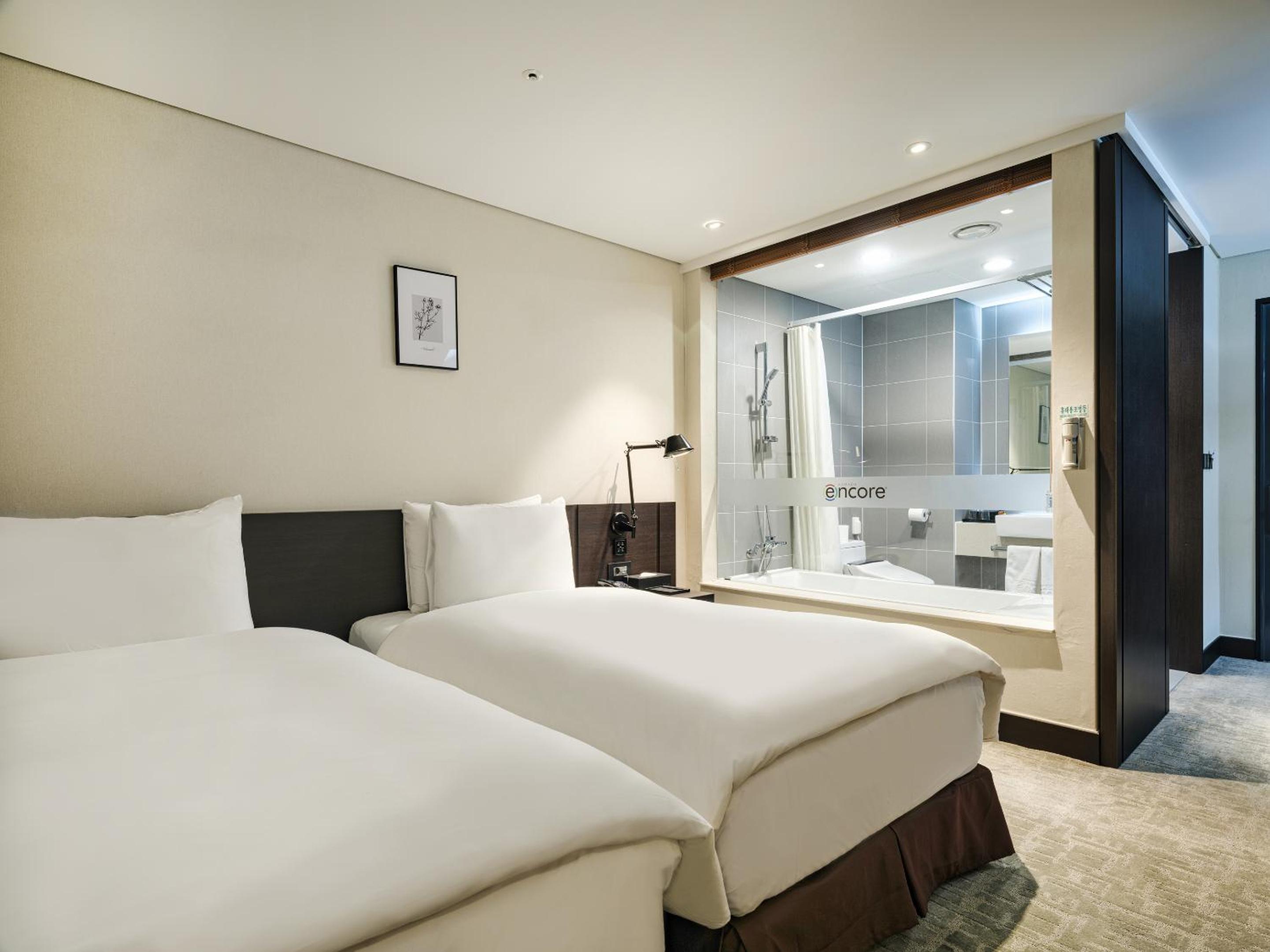 Twin Room - Photo 3