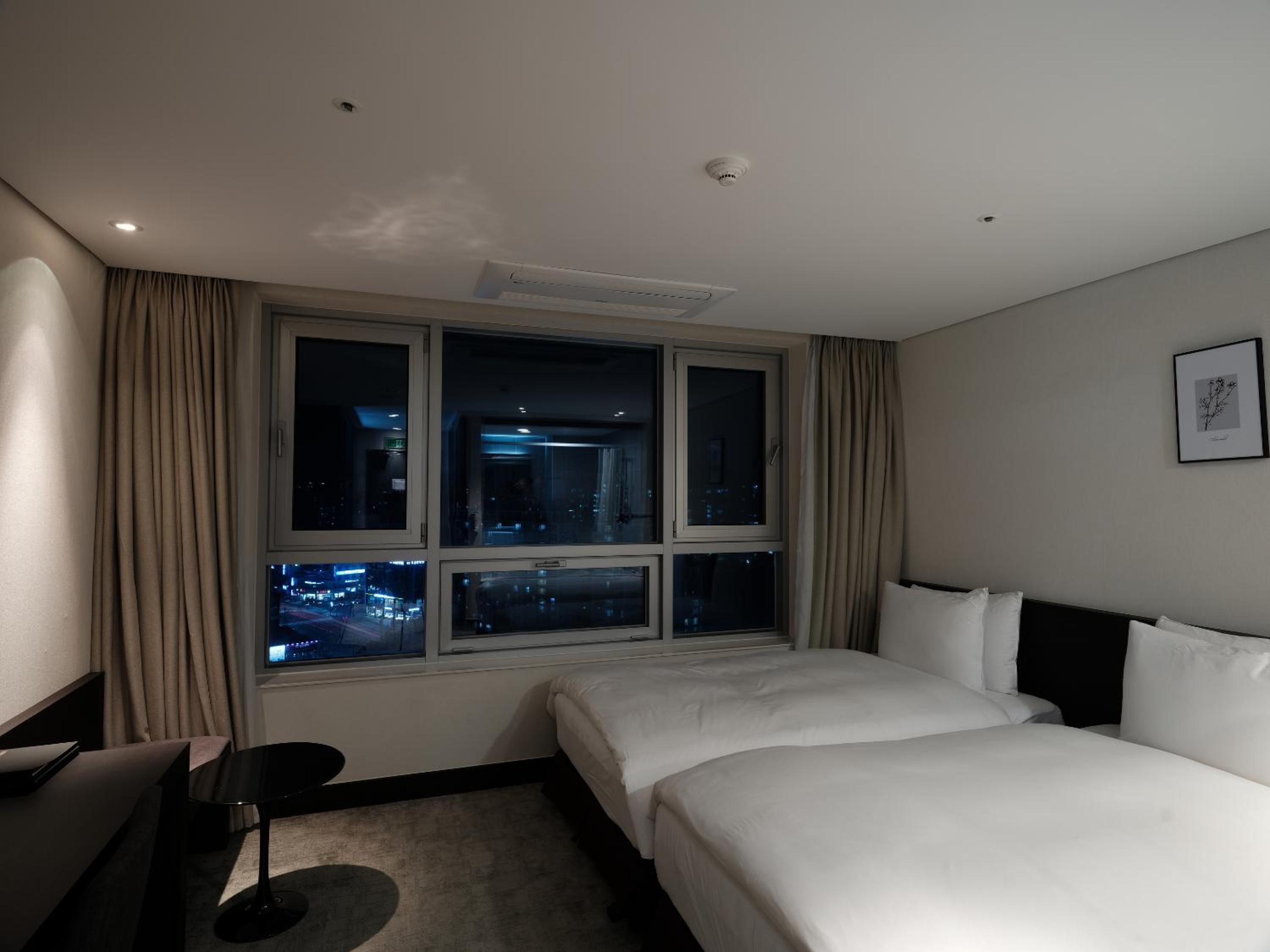 Twin Room - Photo 2