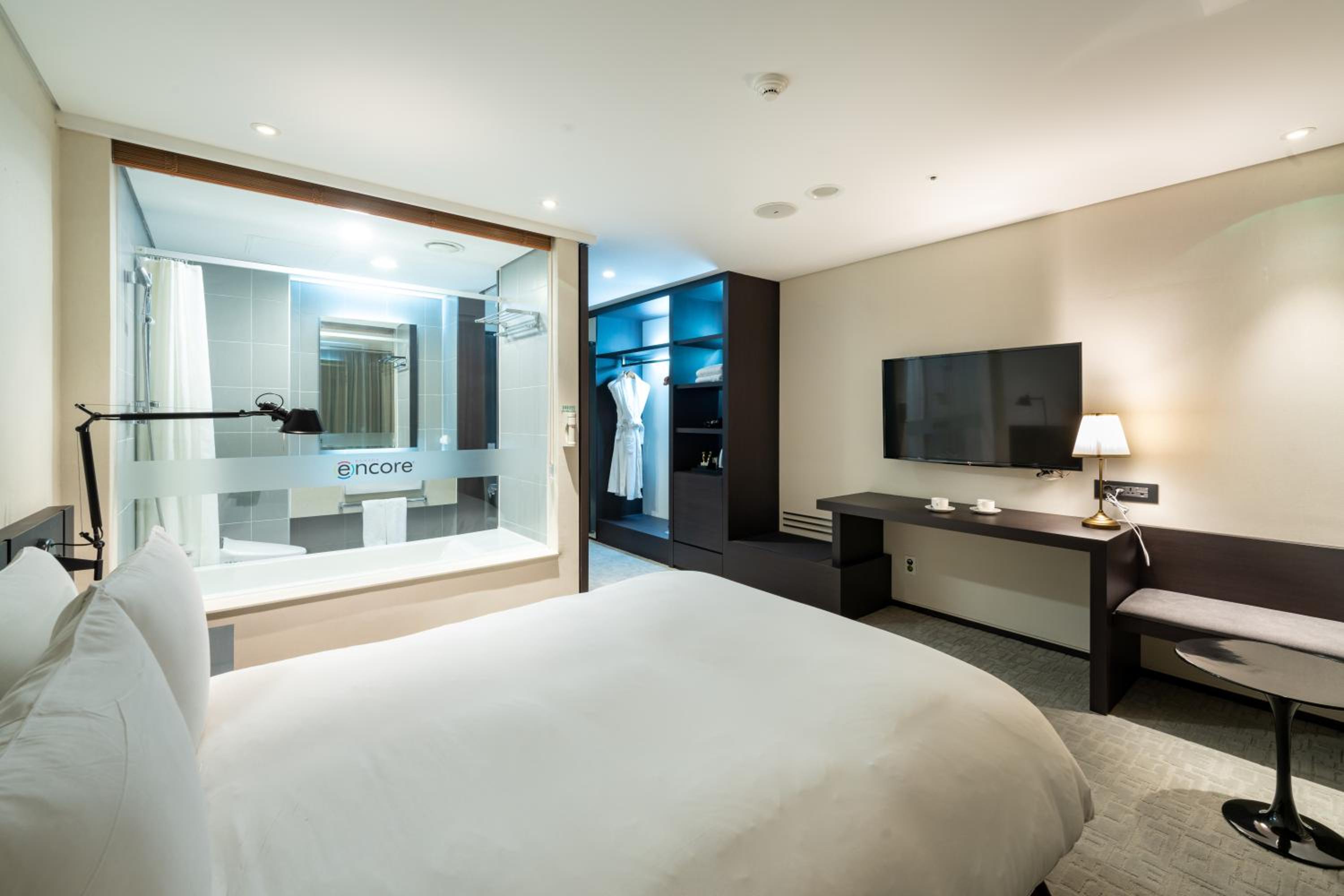 Double Room - Photo 6