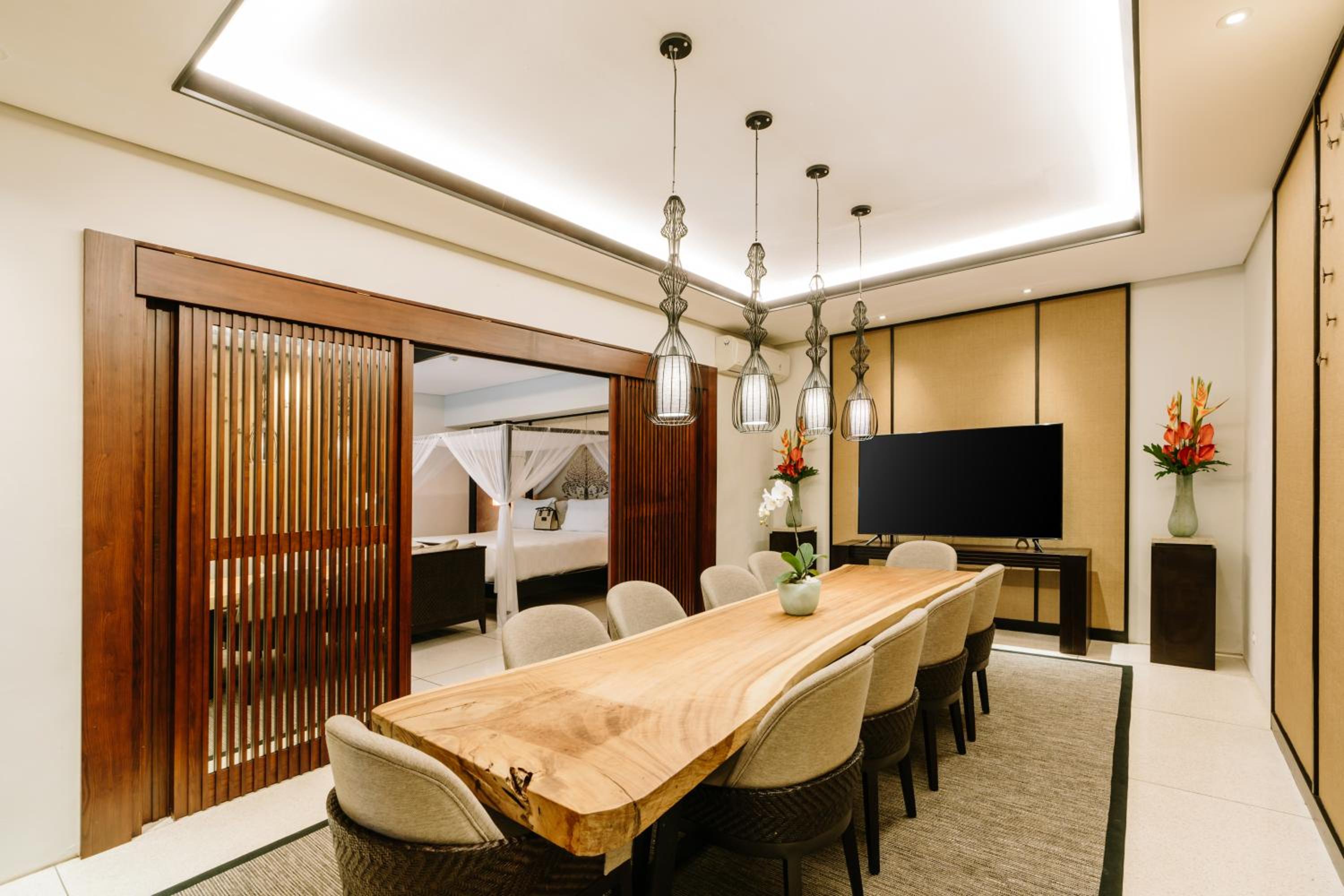 Three-Bedroom Royal Courtyard Villa (Courtyard Villa - Independent Building across the street) thumbnail 6