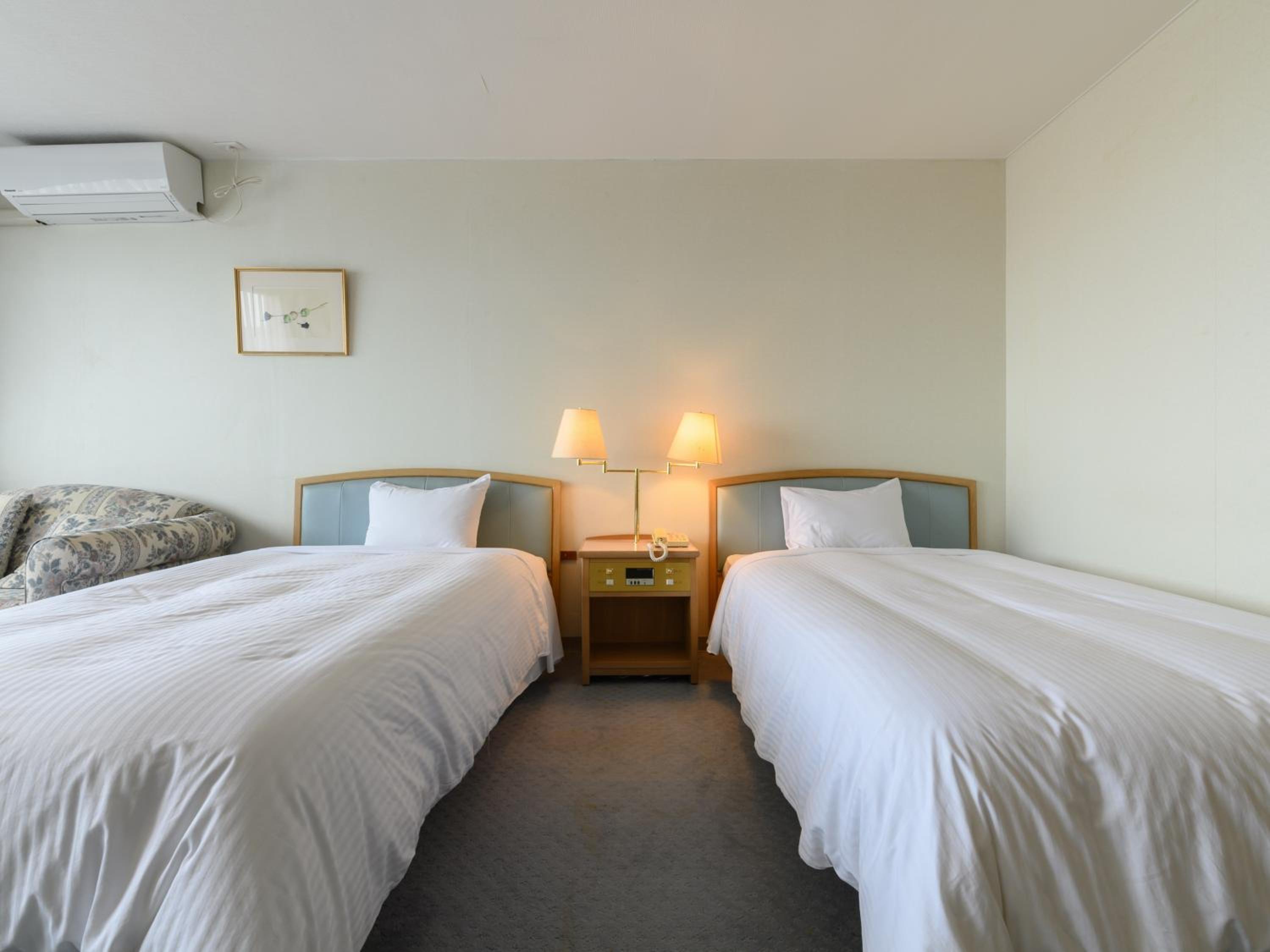 Twin Room - Photo 5