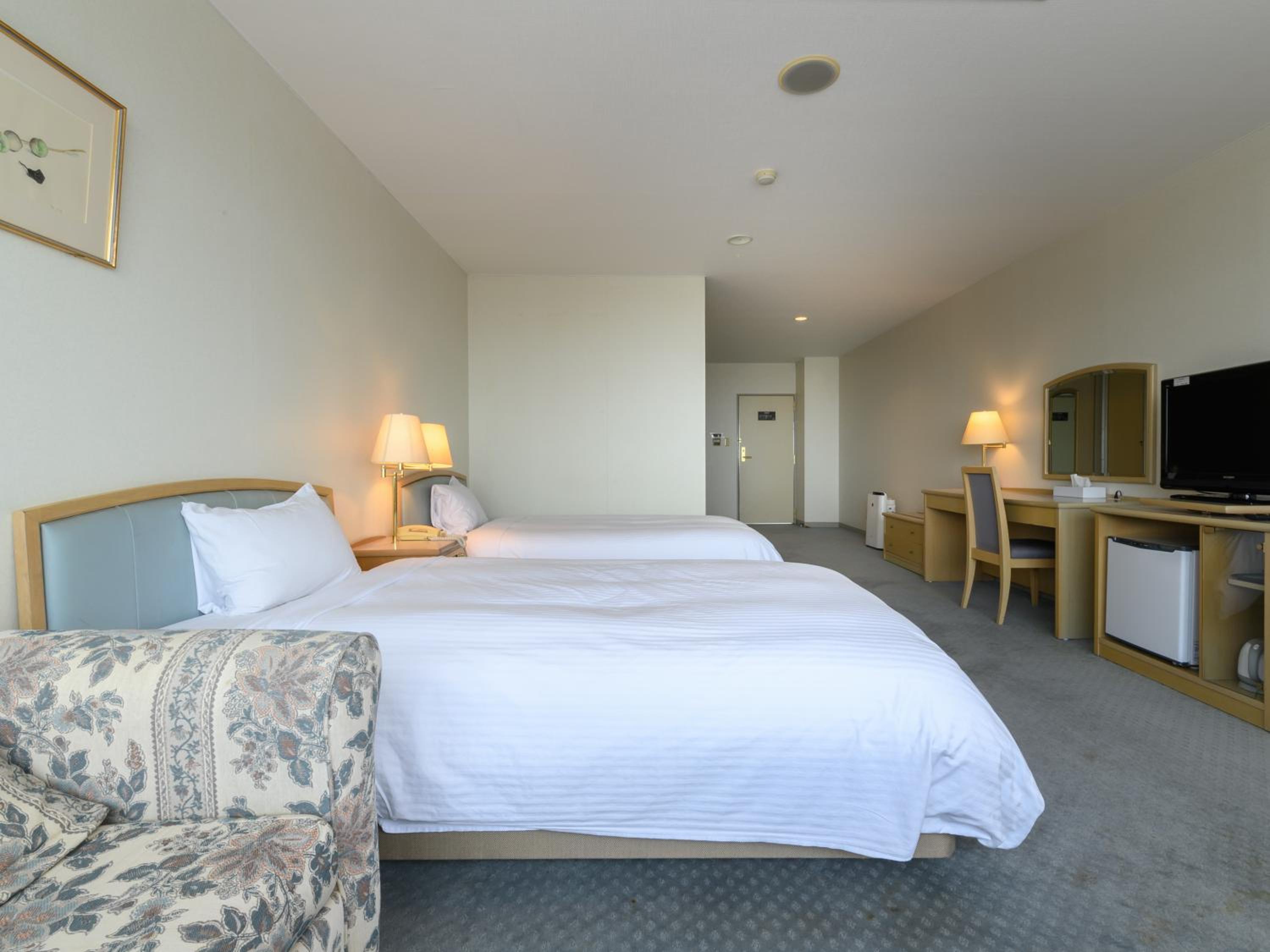 Twin Room - Photo 2